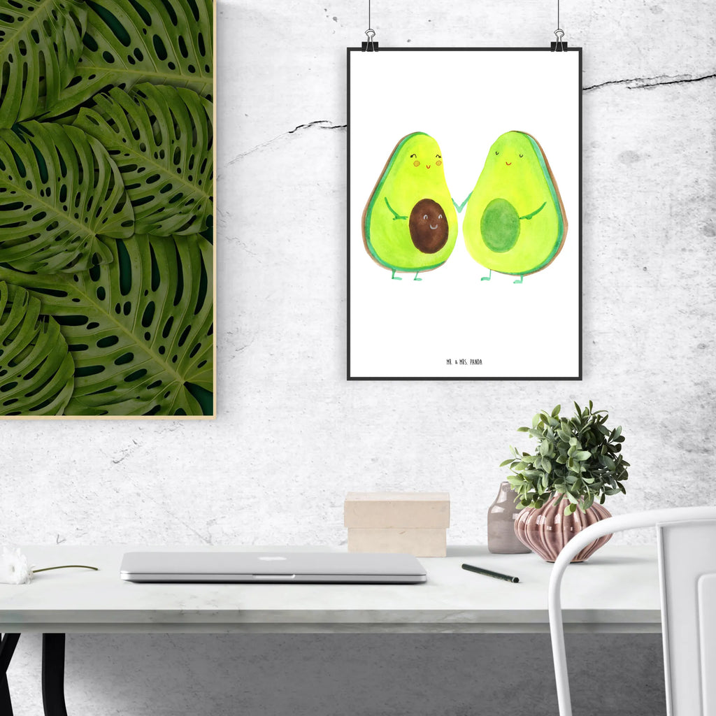 Poster Avocado Pärchen Poster, Wandposter, Bild, Wanddeko, Küchenposter, Kinderposter, Wanddeko Bild, Raumdekoration, Wanddekoration, Handgemaltes Poster, Mr. & Mrs. Panda Poster, Designposter, Kunstdruck, Posterdruck, Avocado, Veggie, Vegan, Gesund, Avocuddle, Liebe, Schwangerschaft, Familie, Babyshower, Babyparty, Hochzeit, Kinder, Avocados, Geburt