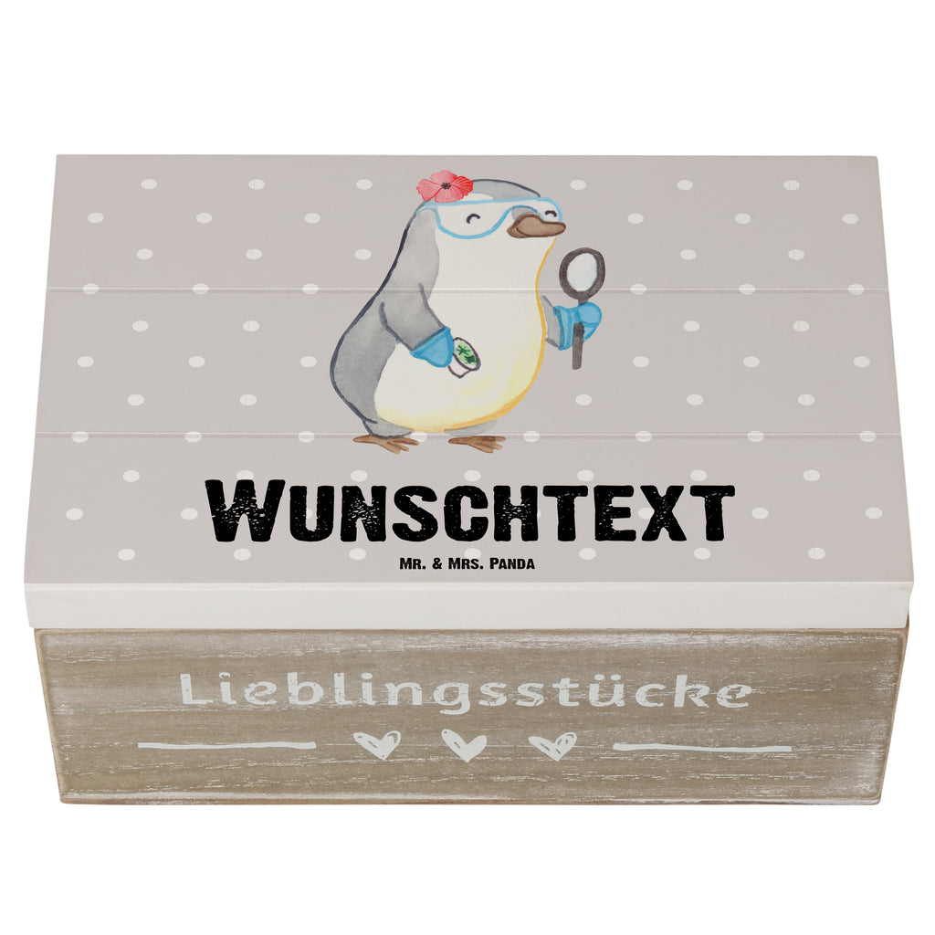 Personalisierte Holzkiste Mikrobiologin mit Herz Holzkiste mit Namen, Kiste mit Namen, Schatzkiste mit Namen, Truhe mit Namen, Schatulle mit Namen, Erinnerungsbox mit Namen, Erinnerungskiste, mit Namen, Dekokiste mit Namen, Aufbewahrungsbox mit Namen, Holzkiste Personalisiert, Kiste Personalisiert, Schatzkiste Personalisiert, Truhe Personalisiert, Schatulle Personalisiert, Erinnerungsbox Personalisiert, Erinnerungskiste Personalisiert, Dekokiste Personalisiert, Aufbewahrungsbox Personalisiert, Geschenkbox personalisiert, GEschenkdose personalisiert, Beruf, Ausbildung, Jubiläum, Abschied, Rente, Kollege, Kollegin, Geschenk, Schenken, Arbeitskollege, Mitarbeiter, Firma, Danke, Dankeschön, Mikrobiologin, Naturwissenschaftlerin, Labor, Forschung