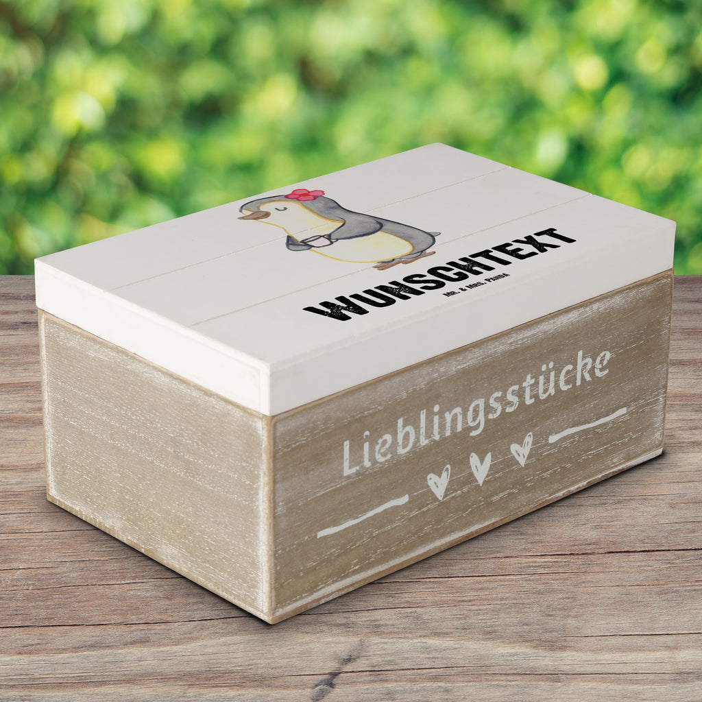 Personalisierte Holzkiste Pinguin Beste Stiefmutter der Welt Holzkiste mit Namen, Kiste mit Namen, Schatzkiste mit Namen, Truhe mit Namen, Schatulle mit Namen, Erinnerungsbox mit Namen, Erinnerungskiste, mit Namen, Dekokiste mit Namen, Aufbewahrungsbox mit Namen, Holzkiste Personalisiert, Kiste Personalisiert, Schatzkiste Personalisiert, Truhe Personalisiert, Schatulle Personalisiert, Erinnerungsbox Personalisiert, Erinnerungskiste Personalisiert, Dekokiste Personalisiert, Aufbewahrungsbox Personalisiert, Geschenkbox personalisiert, GEschenkdose personalisiert, für, Dankeschön, Geschenk, Schenken, Geburtstag, Geburtstagsgeschenk, Geschenkidee, Danke, Bedanken, Mitbringsel, Freude machen, Geschenktipp, Stiefmutter, Stief Mutter, Stiefmama, Mami, Mutter, Muttertag, Mutti, Mama, Tochter, Sohn, Beste