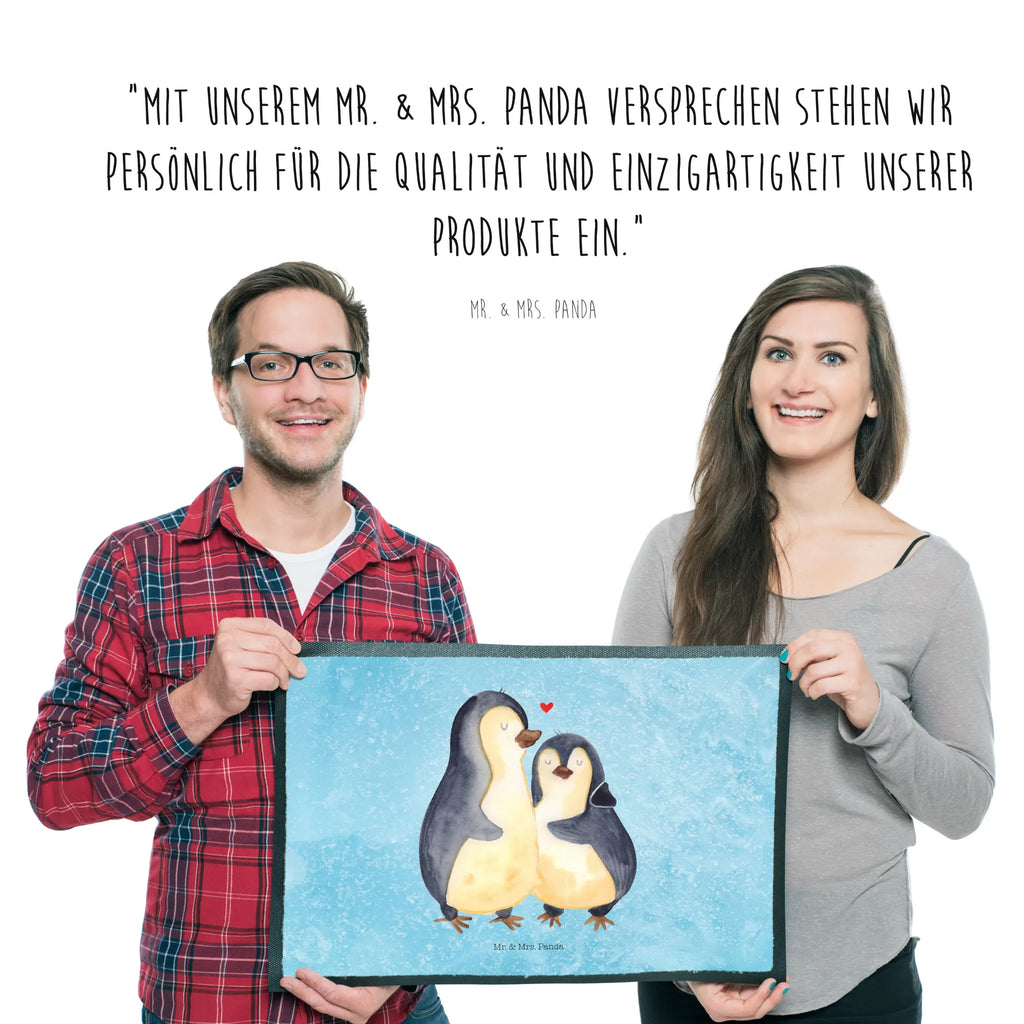 Fußmatte Pinguin umarmen Türvorleger, Schmutzmatte, Fußabtreter, Matte, Schmutzfänger, Fußabstreifer, Schmutzfangmatte, Türmatte, Motivfußmatte, Haustürmatte, Vorleger, Fussmatten, Fußmatten, Gummimatte, Fußmatte außen, Fußmatte innen, Fussmatten online, Gummi Matte, Sauberlaufmatte, Fußmatte waschbar, Fußmatte outdoor, Schmutzfangmatte waschbar, Eingangsteppich, Fußabstreifer außen, Fußabtreter außen, Schmutzfangteppich, Fußmatte außen wetterfest, Pinguin, Liebe, Liebespaar, Liebesbeweis, Liebesgeschenk, Verlobung, Jahrestag, Hochzeitstag, Hochzeit, Hochzeitsgeschenk