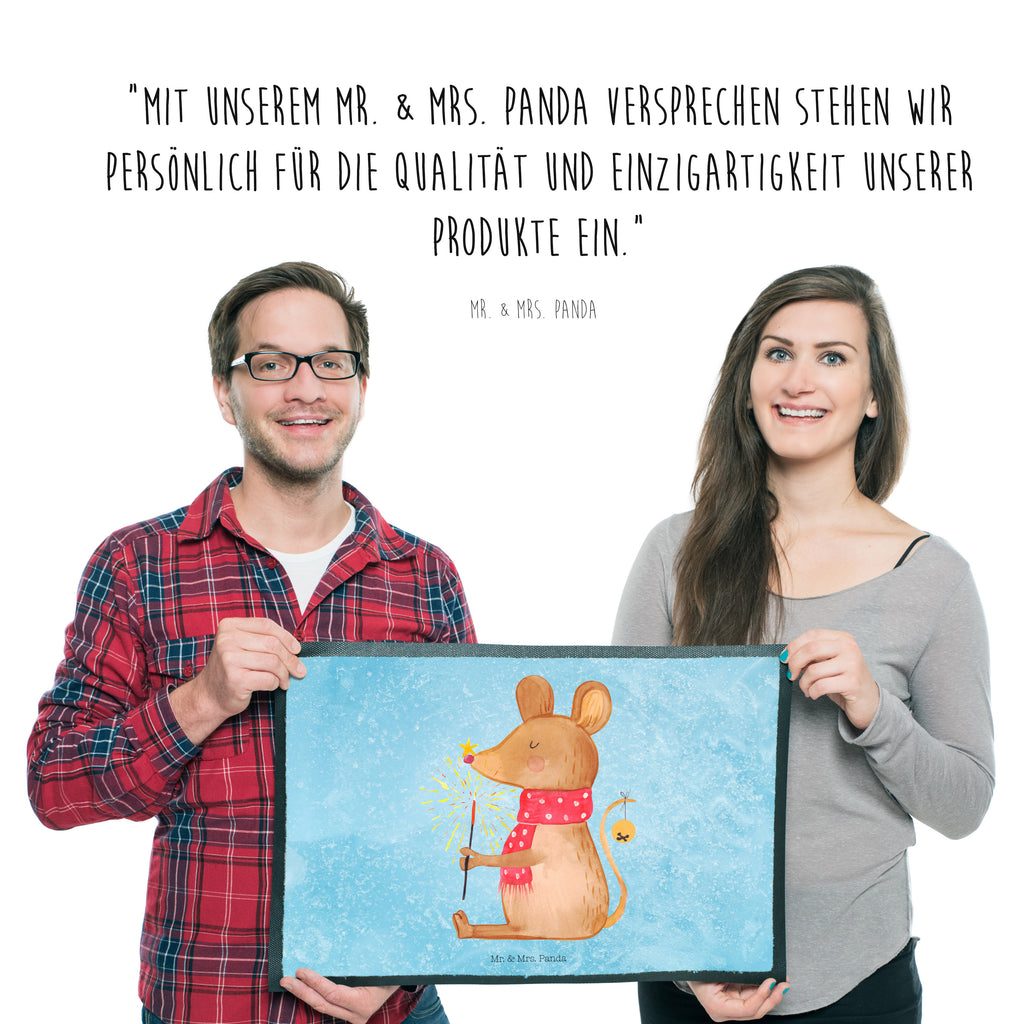 Fußmatte Maus Weihnachten Türvorleger, Schmutzmatte, Fußabtreter, Matte, Schmutzfänger, Fußabstreifer, Schmutzfangmatte, Türmatte, Motivfußmatte, Haustürmatte, Vorleger, Fussmatten, Fußmatten, Gummimatte, Fußmatte außen, Fußmatte innen, Fussmatten online, Gummi Matte, Sauberlaufmatte, Fußmatte waschbar, Fußmatte outdoor, Schmutzfangmatte waschbar, Eingangsteppich, Fußabstreifer außen, Fußabtreter außen, Schmutzfangteppich, Fußmatte außen wetterfest, Winter, Weihnachten, Weihnachtsdeko, Nikolaus, Advent, Heiligabend, Wintermotiv, Frohe Weihnachten, Weihnachtsgruß, Weihnachtsmotiv, Maus, Mäuschen, Weihnachtswunder