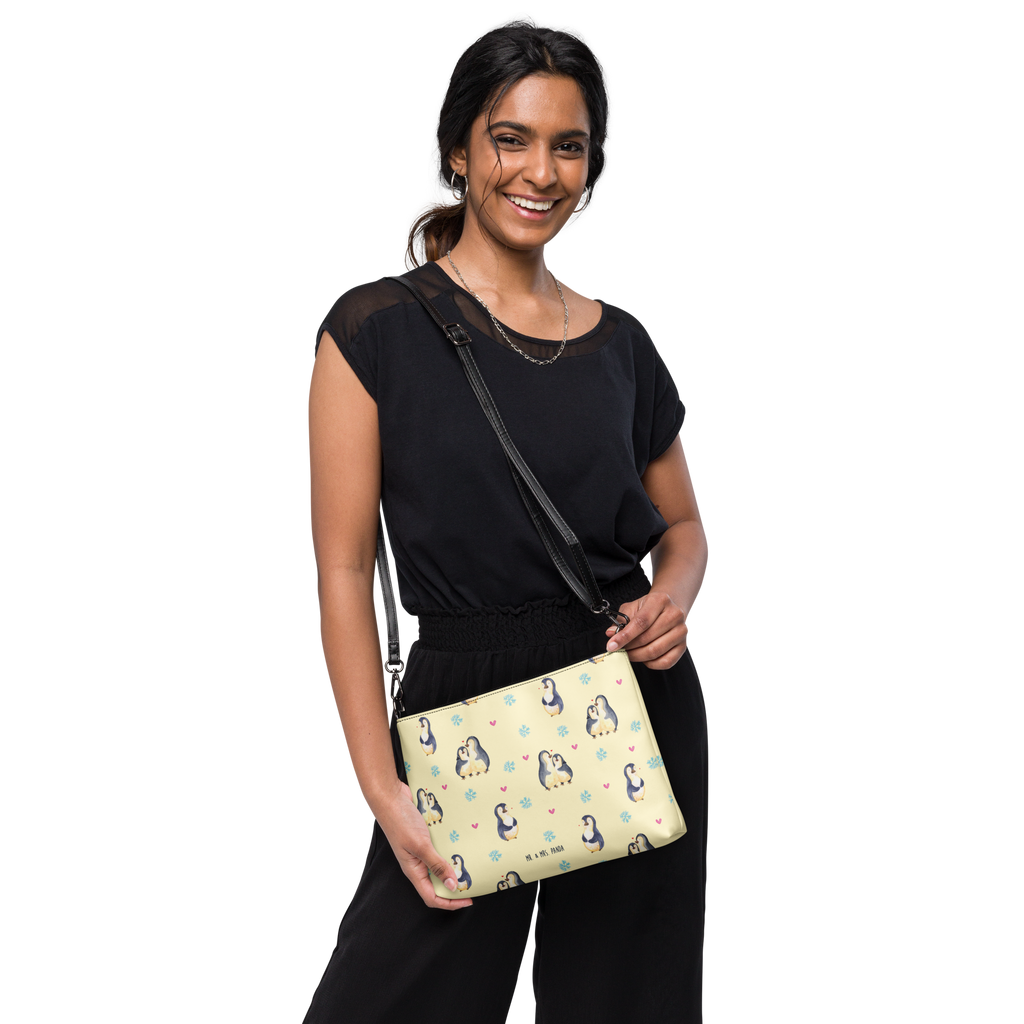 Handtasche Pinguin umarmen Muster Handtasche, Umhängetasche, Henkeltasche, Taschen, Damentasche, Handtaschen Damen, Handtasche Damen, Umhängetasche Damen, Shopper Tasche, Kleine Umhängetasche, Abendtasche, Damen Umhängetasche, Kleine Handtasche Damen, Pinguin, Liebe, Liebespaar, Liebesbeweis, Liebesgeschenk, Verlobung, Jahrestag, Hochzeitstag, Hochzeit, Hochzeitsgeschenk