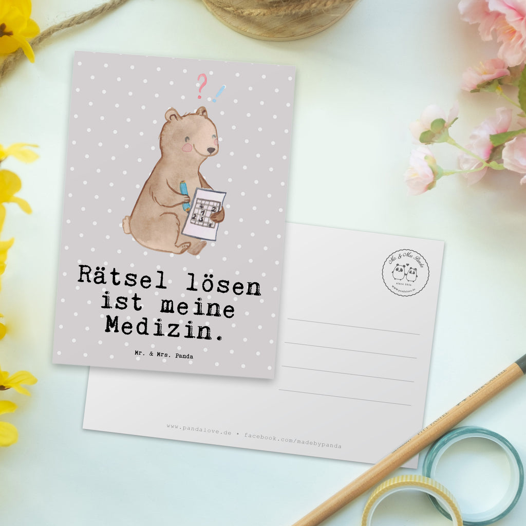 Postkarte Bär Rätsel lösen Medizin Postkarte, Karte, Geschenkkarte, Grußkarte, Einladung, Ansichtskarte, Geburtstagskarte, Einladungskarte, Dankeskarte, Ansichtskarten, Einladung Geburtstag, Einladungskarten Geburtstag, Geschenk, Sport, Sportart, Hobby, Schenken, Danke, Dankeschön, Auszeichnung, Gewinn, Sportler, Rätsel lösen, Kreuzworträtsel lösen, Knobeln, Gedächtnistraining, Gedächtnissport