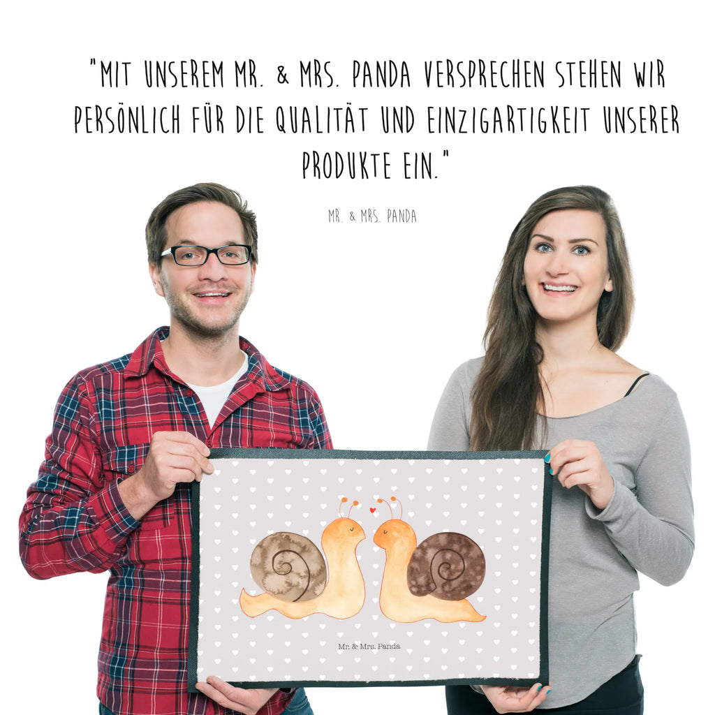 Fußmatte Schnecken Liebe Türvorleger, Schmutzmatte, Fußabtreter, Matte, Schmutzfänger, Fußabstreifer, Schmutzfangmatte, Türmatte, Motivfußmatte, Haustürmatte, Vorleger, Fussmatten, Fußmatten, Gummimatte, Fußmatte außen, Fußmatte innen, Fussmatten online, Gummi Matte, Sauberlaufmatte, Fußmatte waschbar, Fußmatte outdoor, Schmutzfangmatte waschbar, Eingangsteppich, Fußabstreifer außen, Fußabtreter außen, Schmutzfangteppich, Fußmatte außen wetterfest, Liebe, Partner, Freund, Freundin, Ehemann, Ehefrau, Heiraten, Verlobung, Heiratsantrag, Liebesgeschenk, Jahrestag, Hocheitstag