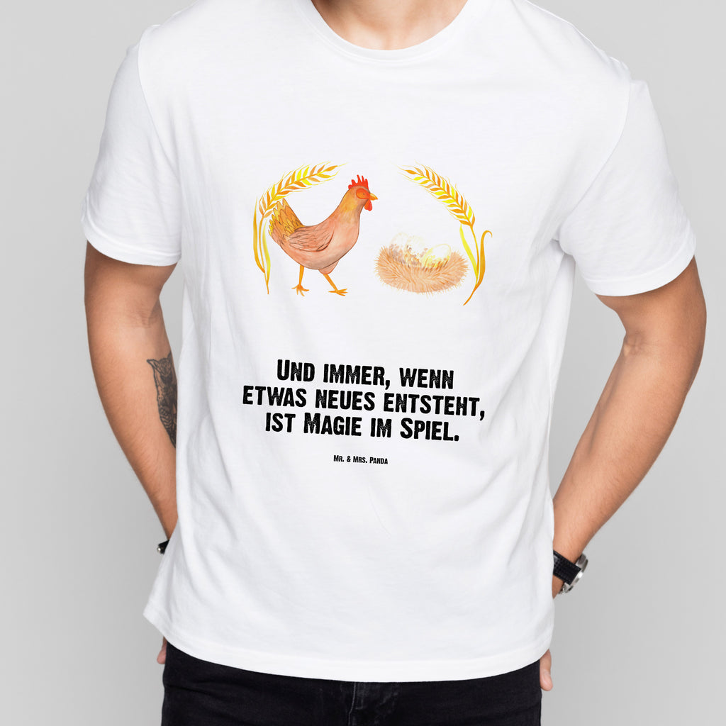 T-Shirt Standard Huhn stolz T-Shirt, Shirt, Tshirt, Lustiges T-Shirt, T-Shirt mit Spruch, Party, Junggesellenabschied, Jubiläum, Geburstag, Herrn, Damen, Männer, Frauen, Schlafshirt, Nachthemd, Sprüche, Bauernhof, Hoftiere, Landwirt, Landwirtin, Hahn, Henne, Hühner, Eier, Hof, Landleben, Motivation, Geburt, Magie, Spruch, Schwangerschaft