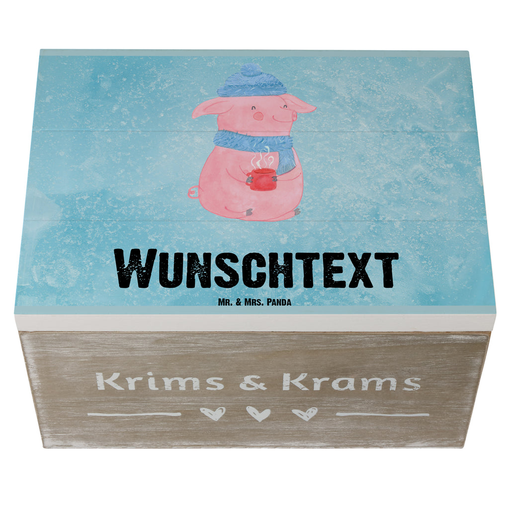 Personalisierte Holzkiste Schwein Glühwein Holzkiste mit Namen, Kiste mit Namen, Schatzkiste mit Namen, Truhe mit Namen, Schatulle mit Namen, Erinnerungsbox mit Namen, Erinnerungskiste, mit Namen, Dekokiste mit Namen, Aufbewahrungsbox mit Namen, Holzkiste Personalisiert, Kiste Personalisiert, Schatzkiste Personalisiert, Truhe Personalisiert, Schatulle Personalisiert, Erinnerungsbox Personalisiert, Erinnerungskiste Personalisiert, Dekokiste Personalisiert, Aufbewahrungsbox Personalisiert, Geschenkbox personalisiert, GEschenkdose personalisiert, Winter, Weihnachten, Weihnachtsdeko, Nikolaus, Advent, Heiligabend, Wintermotiv, Glühschwein, Glühwein, Weihnachtsmarkt, Punsch