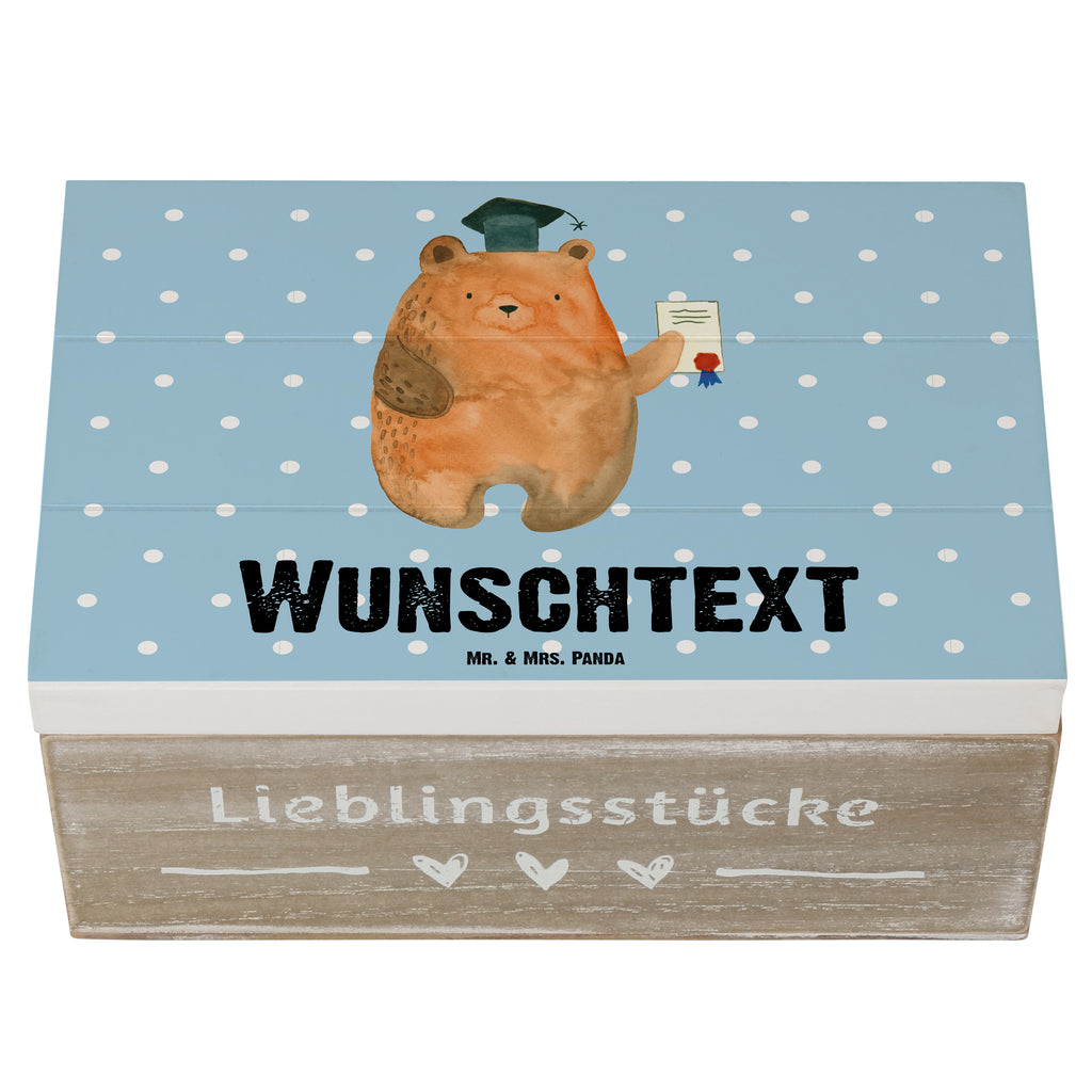 Personalisierte Holzkiste Bär Prüfung Holzkiste mit Namen, Kiste mit Namen, Schatzkiste mit Namen, Truhe mit Namen, Schatulle mit Namen, Erinnerungsbox mit Namen, Erinnerungskiste, mit Namen, Dekokiste mit Namen, Aufbewahrungsbox mit Namen, Holzkiste Personalisiert, Kiste Personalisiert, Schatzkiste Personalisiert, Truhe Personalisiert, Schatulle Personalisiert, Erinnerungsbox Personalisiert, Erinnerungskiste Personalisiert, Dekokiste Personalisiert, Aufbewahrungsbox Personalisiert, Geschenkbox personalisiert, GEschenkdose personalisiert, Bär, Teddy, Teddybär, Abitur, Prüfungen, Prüfung bestanden, Abschluss, Zeugnis, Abschlusszeugnis