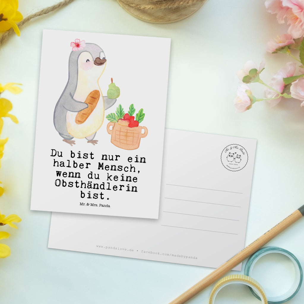 Postkarte Obsthändlerin mit Herz Postkarte, Karte, Geschenkkarte, Grußkarte, Einladung, Ansichtskarte, Geburtstagskarte, Einladungskarte, Dankeskarte, Ansichtskarten, Einladung Geburtstag, Einladungskarten Geburtstag, Beruf, Ausbildung, Jubiläum, Abschied, Rente, Kollege, Kollegin, Geschenk, Schenken, Arbeitskollege, Mitarbeiter, Firma, Danke, Dankeschön, Obsthändlerin, Obstverkäuferin, Wochenmarkthändlerin, Obstbäuerin, Obst- und Gemüsehändlerin, Obstplantage