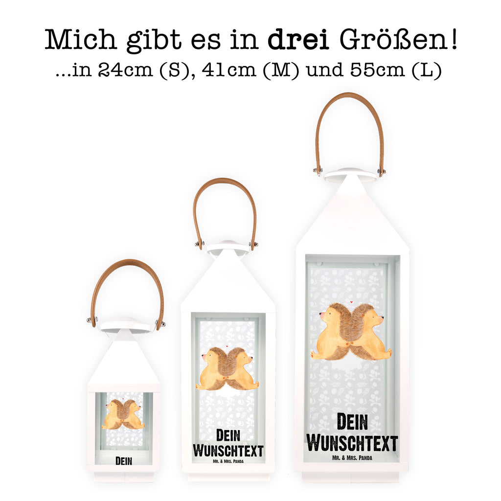 Personalisierte Deko Laterne Igel händchenhaltend Gartenlampe, Gartenleuchte, Gartendekoration, Gartenlicht, Laterne kleine Laternen, XXL Laternen, Laterne groß, Liebe, Partner, Freund, Freundin, Ehemann, Ehefrau, Heiraten, Verlobung, Heiratsantrag, Liebesgeschenk, Jahrestag, Hocheitstag, Igel, Igelliebe, Hand in Hand, Liebesbeweis, große Liebe, Liebesbotschaft, Hochzeit, Lieblingsmensch, Gemeinsamkeit, Love, Geschenk für zwei