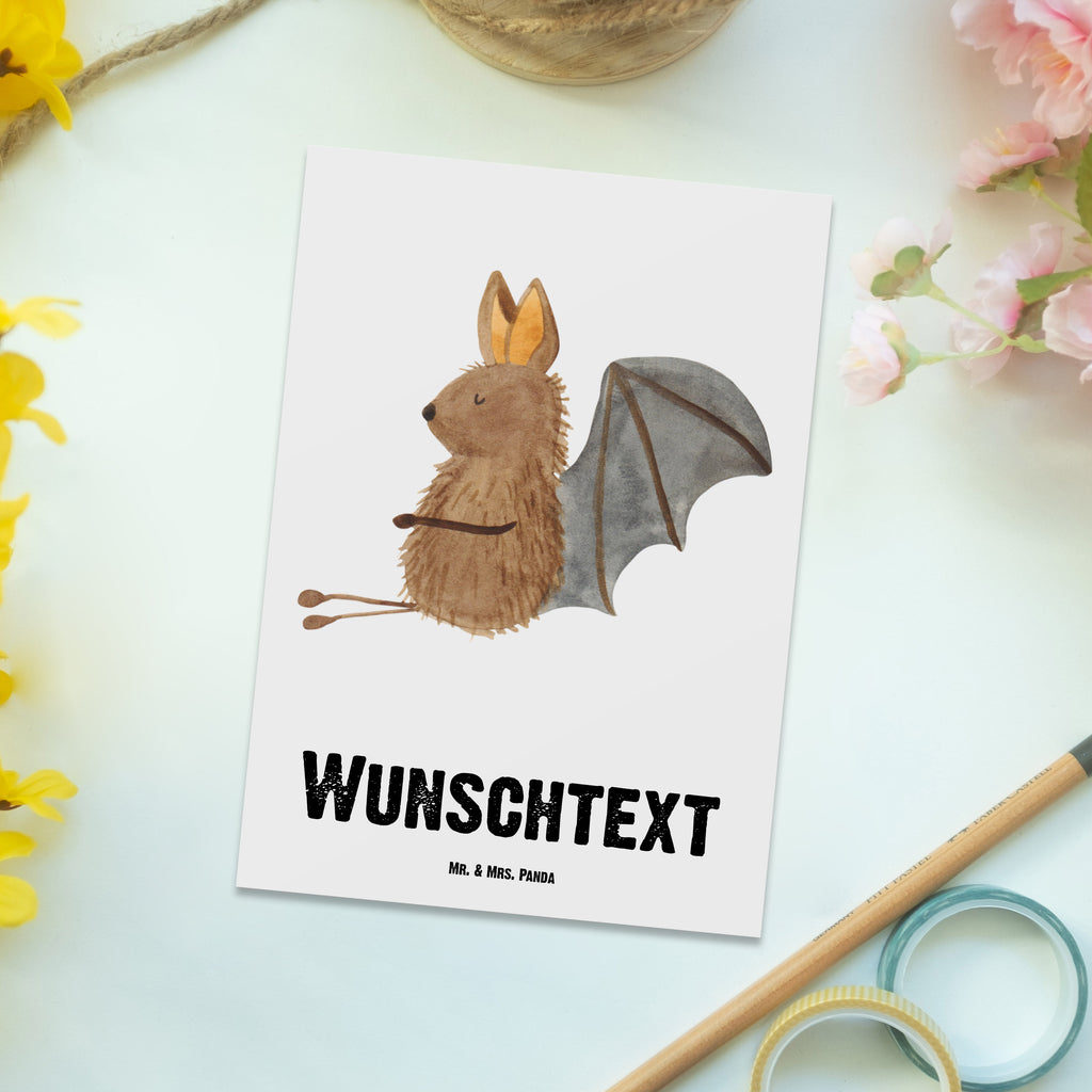 Personalisierte Postkarte Fledermaus sitzend Postkarte mit Namen, Postkarte bedrucken, Postkarte mit Wunschtext, Postkarte personalisierbar, Geschenkkarte mit Namen, Grußkarte mit Namen, Karte mit Namen, Einladung mit Namen, Ansichtskarte mit Namen, Geschenkkarte mit Wunschtext, Grußkarte mit Wunschtext, Karte mit Wunschtext, Einladung mit Wunschtext, Ansichtskarte mit Wunschtext, Tiermotive, Gute Laune, lustige Sprüche, Tiere, Fledermaus, Fledermäuse, Motivation, entspannen