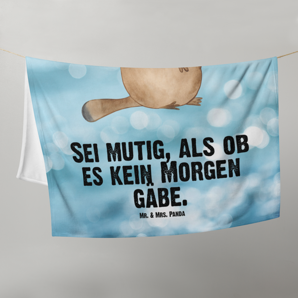 Babydecke Schnabeltier Mut Babydecke, Babygeschenk, Geschenk Geburt, Babyecke Kuscheldecke, Krabbeldecke, Meerestiere, Meer, Urlaub, Schnabeltier, Mut, mutig, Lebensweisheit, Schnabeltiere, Motivation, Training, Büro, Arbeit, Neuanfang, Neustart, Weltreise, Raodtrip