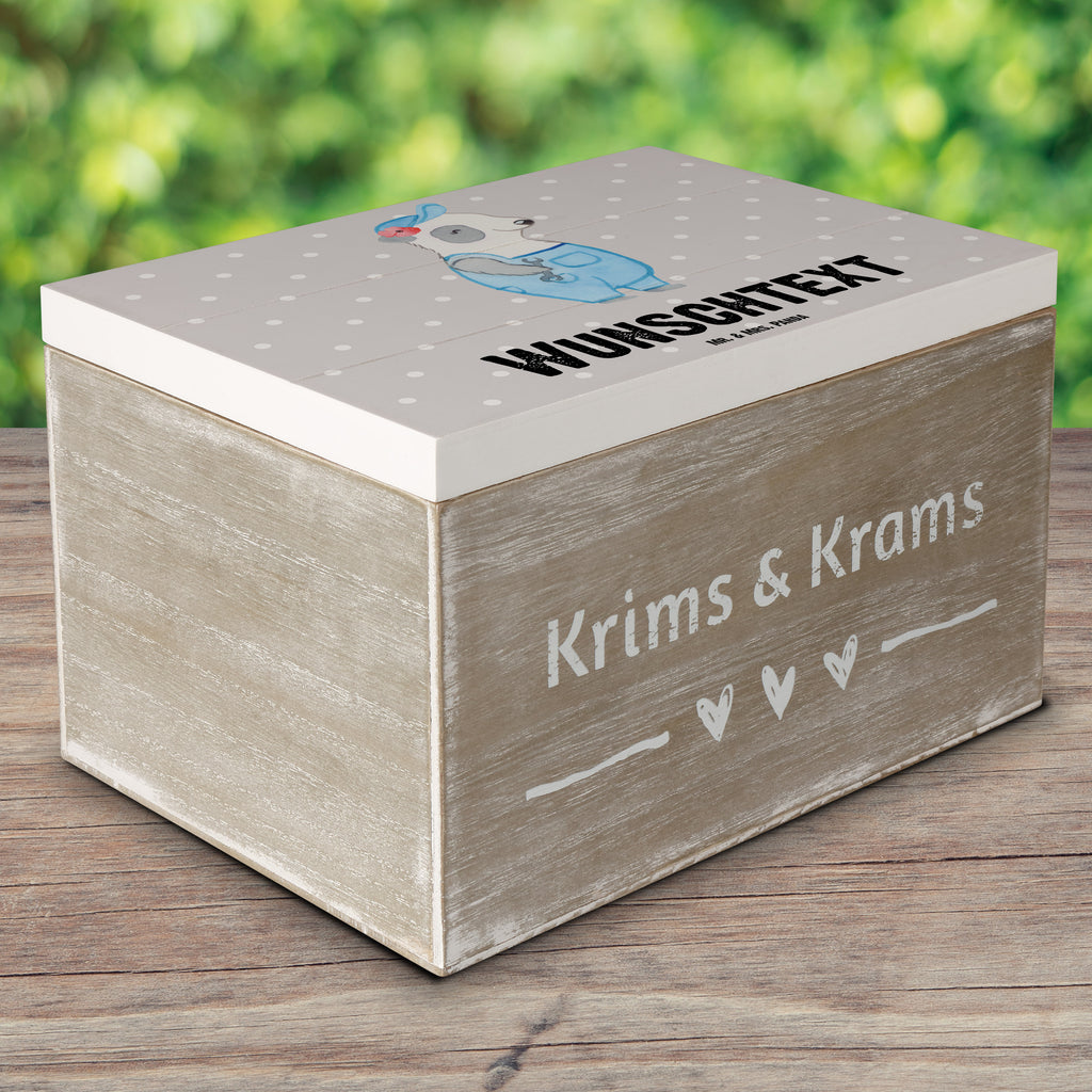 Personalisierte Holzkiste Klempnerin mit Herz Holzkiste mit Namen, Kiste mit Namen, Schatzkiste mit Namen, Truhe mit Namen, Schatulle mit Namen, Erinnerungsbox mit Namen, Erinnerungskiste, mit Namen, Dekokiste mit Namen, Aufbewahrungsbox mit Namen, Holzkiste Personalisiert, Kiste Personalisiert, Schatzkiste Personalisiert, Truhe Personalisiert, Schatulle Personalisiert, Erinnerungsbox Personalisiert, Erinnerungskiste Personalisiert, Dekokiste Personalisiert, Aufbewahrungsbox Personalisiert, Geschenkbox personalisiert, GEschenkdose personalisiert, Beruf, Ausbildung, Jubiläum, Abschied, Rente, Kollege, Kollegin, Geschenk, Schenken, Arbeitskollege, Mitarbeiter, Firma, Danke, Dankeschön, Klempnerin, Handwerkerin, Installateurin, Meisterin, Gesellenprüfung, Fachbetrieb, Bauklempnerin, Sanitärinstallationen