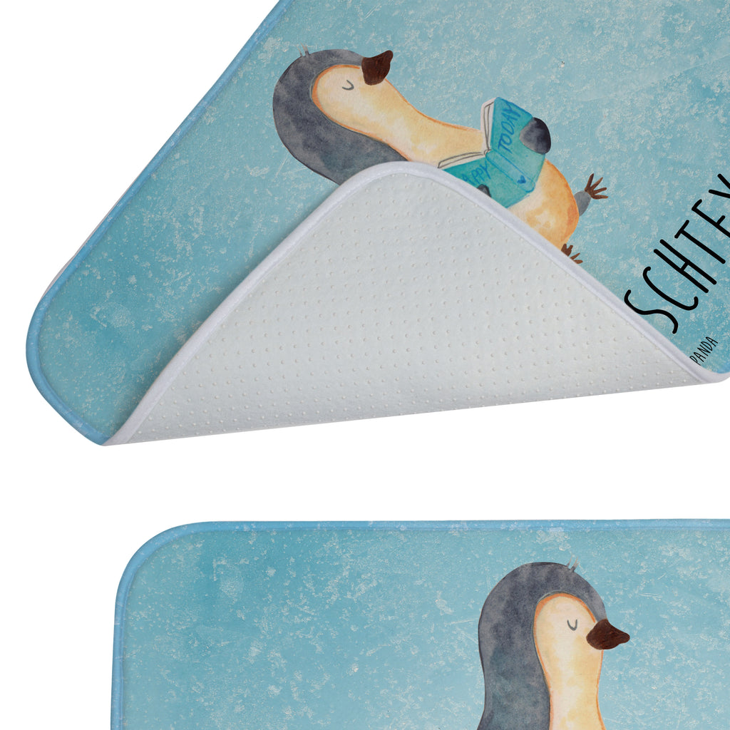 Personalisierter Badvorleger Pinguin Buch Personalisierte Badematte, Personalisierter Badteppich, Personalisierter Duschvorleger, Personalisierter Badezimmerteppich, Personalisierter Badezimmermatte, Personalisierter Badvorleger, Personalisierter Duschmatte, Personalisierter Duschteppich, Badematte mit Namen, Badteppich mit Namen, Duschvorleger mit Namen, Badezimmerteppich mit Namen, Badezimmermatte mit Namen, Badvorleger mit Namen, Duschmatte mit Namen, Duschteppich mit Namen, Wunschtext, Badvorleger selbst bedrucken, Wunschname, Personalisieren, Pinguin, Pinguine, Buch, Lesen, Bücherwurm, Nichtstun, Faulenzen, Ferien, Urlaub, Freizeit