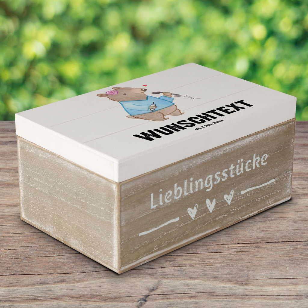 Personalisierte Holzkiste Arzthelferin Herz Holzkiste mit Namen, Kiste mit Namen, Schatzkiste mit Namen, Truhe mit Namen, Schatulle mit Namen, Erinnerungsbox mit Namen, Erinnerungskiste, mit Namen, Dekokiste mit Namen, Aufbewahrungsbox mit Namen, Holzkiste Personalisiert, Kiste Personalisiert, Schatzkiste Personalisiert, Truhe Personalisiert, Schatulle Personalisiert, Erinnerungsbox Personalisiert, Erinnerungskiste Personalisiert, Dekokiste Personalisiert, Aufbewahrungsbox Personalisiert, Geschenkbox personalisiert, GEschenkdose personalisiert, Beruf, Ausbildung, Jubiläum, Abschied, Rente, Kollege, Kollegin, Geschenk, Schenken, Arbeitskollege, Mitarbeiter, Firma, Danke, Dankeschön, Arzthelferin, Medizinische Fachangestellte