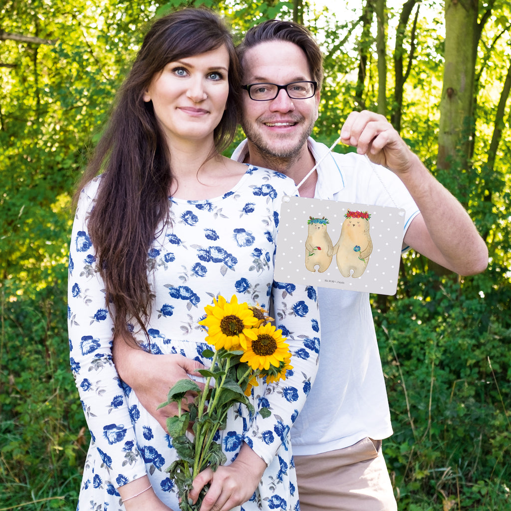 Deko Schild Bären mit Blumenkranz Dekoschild, Deko Schild, Schild, Tür Schild, Türschild, Holzschild, Wandschild, Wanddeko, Familie, Vatertag, Muttertag, Bruder, Schwester, Mama, Papa, Oma, Opa, Bär, Bären, Mutter, Mutti, Mami, Lieblingsmensch, Lieblingsmama, beste Mutter, weltbeste Mama, Geschenk Mama. Muttertag, Tochter, Kind, Kinder, Töchter, Family, Vorbild