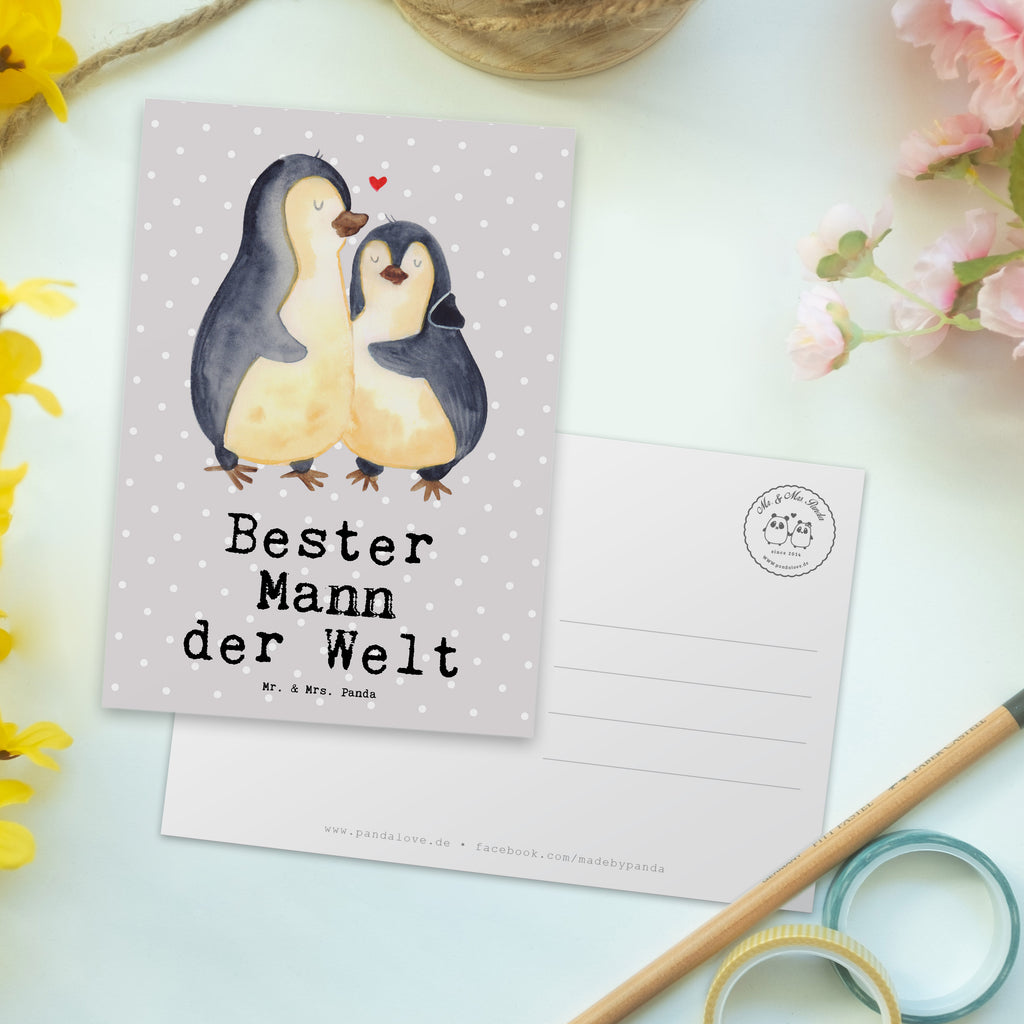 Postkarte Pinguin Bester Mann der Welt Postkarte, Karte, Geschenkkarte, Grußkarte, Einladung, Ansichtskarte, Geburtstagskarte, Einladungskarte, Dankeskarte, Ansichtskarten, Einladung Geburtstag, Einladungskarten Geburtstag, für, Dankeschön, Geschenk, Schenken, Geburtstag, Geburtstagsgeschenk, Geschenkidee, Danke, Bedanken, Mitbringsel, Freude machen, Geschenktipp, Ehemann, Beste, Mann, Partner, Freund, Traummann, Liebling, Ehepartner, Ehe, Gatte, Lebensgefährte, Bräutigam, Kleinigkeit