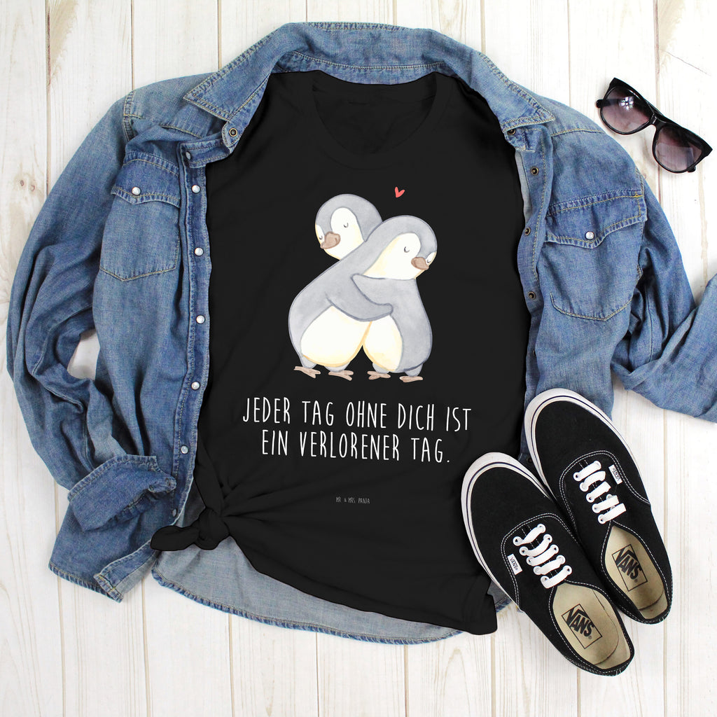 T-Shirt Standard Pinguine Kuscheln T-Shirt, Shirt, Tshirt, Lustiges T-Shirt, T-Shirt mit Spruch, Party, Junggesellenabschied, Jubiläum, Geburstag, Herrn, Damen, Männer, Frauen, Schlafshirt, Nachthemd, Sprüche, Liebe, Partner, Freund, Freundin, Ehemann, Ehefrau, Heiraten, Verlobung, Heiratsantrag, Liebesgeschenk, Jahrestag, Hocheitstag, Valentinstag, Geschenk für Frauen, Hochzeitstag, Mitbringsel, Geschenk für Freundin, Geschenk für Partner, Liebesbeweis, für Männer, für Ehemann