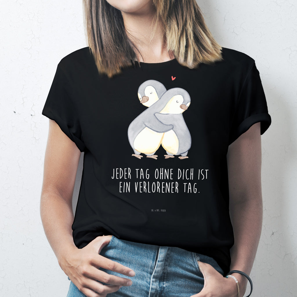 T-Shirt Standard Pinguine Kuscheln T-Shirt, Shirt, Tshirt, Lustiges T-Shirt, T-Shirt mit Spruch, Party, Junggesellenabschied, Jubiläum, Geburstag, Herrn, Damen, Männer, Frauen, Schlafshirt, Nachthemd, Sprüche, Liebe, Partner, Freund, Freundin, Ehemann, Ehefrau, Heiraten, Verlobung, Heiratsantrag, Liebesgeschenk, Jahrestag, Hocheitstag, Valentinstag, Geschenk für Frauen, Hochzeitstag, Mitbringsel, Geschenk für Freundin, Geschenk für Partner, Liebesbeweis, für Männer, für Ehemann