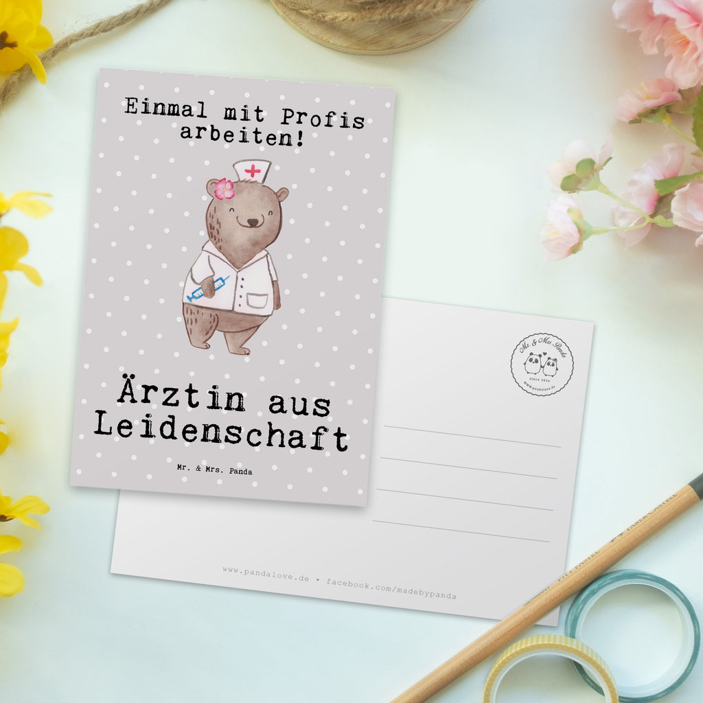 Postkarte Ärztin aus Leidenschaft Postkarte, Karte, Geschenkkarte, Grußkarte, Einladung, Ansichtskarte, Geburtstagskarte, Einladungskarte, Dankeskarte, Ansichtskarten, Einladung Geburtstag, Einladungskarten Geburtstag, Beruf, Ausbildung, Jubiläum, Abschied, Rente, Kollege, Kollegin, Geschenk, Schenken, Arbeitskollege, Mitarbeiter, Firma, Danke, Dankeschön, Ärztin, Hausärztin, Medizinerin, Doktorin, Medizinstudium, Doktortitel, Arztpraxis