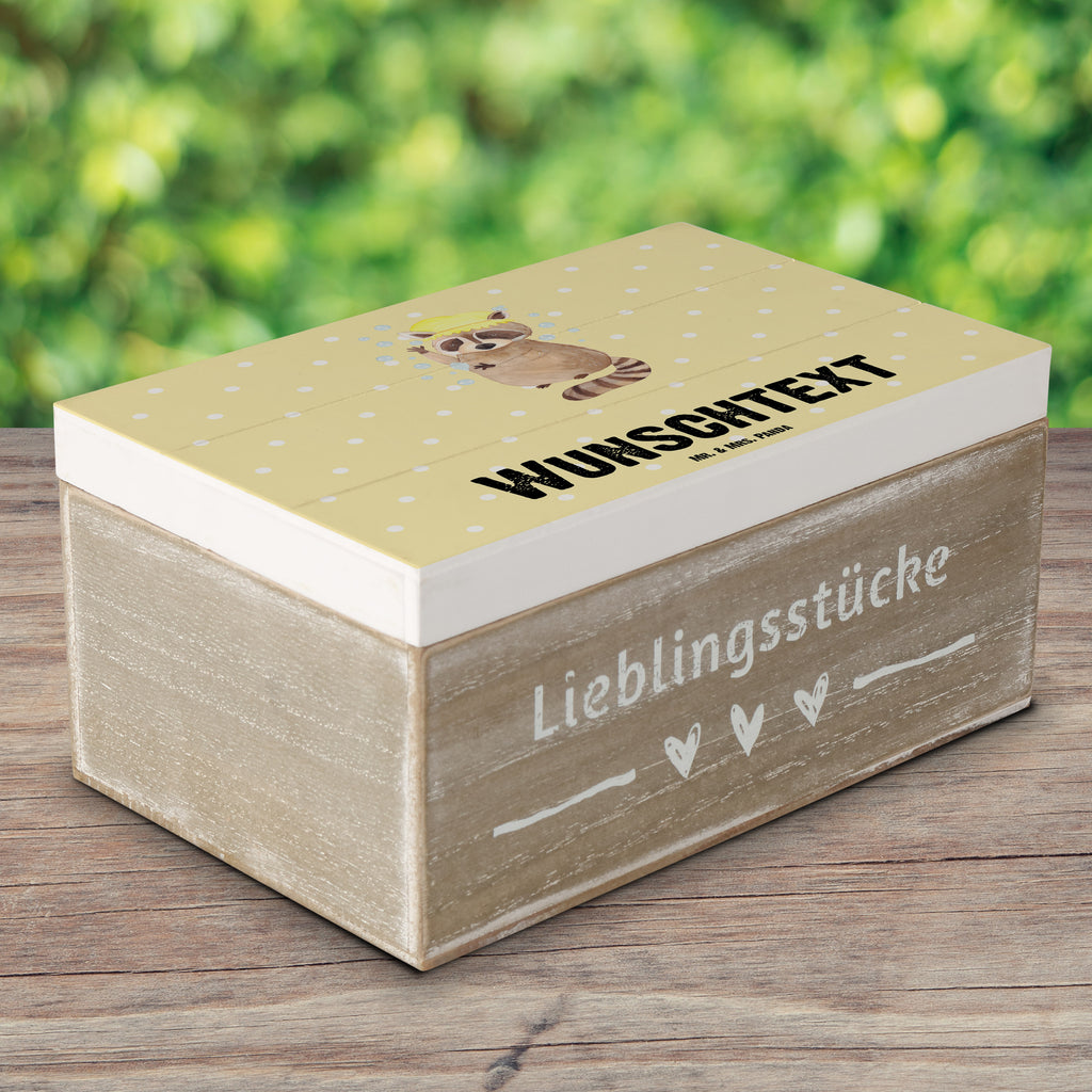 Personalisierte Holzkiste Waschbär Holzkiste mit Namen, Kiste mit Namen, Schatzkiste mit Namen, Truhe mit Namen, Schatulle mit Namen, Erinnerungsbox mit Namen, Erinnerungskiste, mit Namen, Dekokiste mit Namen, Aufbewahrungsbox mit Namen, Holzkiste Personalisiert, Kiste Personalisiert, Schatzkiste Personalisiert, Truhe Personalisiert, Schatulle Personalisiert, Erinnerungsbox Personalisiert, Erinnerungskiste Personalisiert, Dekokiste Personalisiert, Aufbewahrungsbox Personalisiert, Geschenkbox personalisiert, GEschenkdose personalisiert, Tiermotive, Gute Laune, lustige Sprüche, Tiere, Waschbär, Tagträumen, Plan, Fröhlich, waschen, Seifenblasen