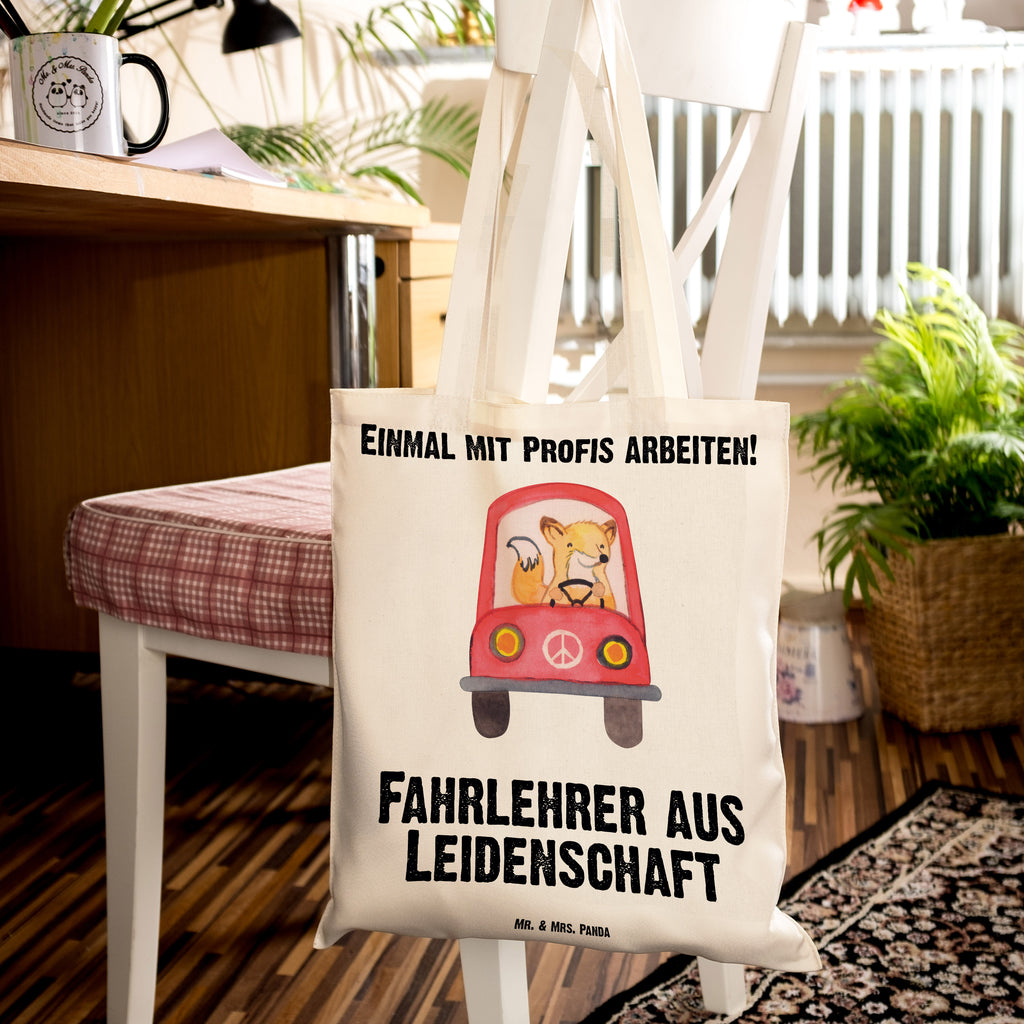 Tragetasche Fahrlehrer aus Leidenschaft Beuteltasche, Beutel, Einkaufstasche, Jutebeutel, Stoffbeutel, Tasche, Shopper, Umhängetasche, Strandtasche, Schultertasche, Stofftasche, Tragetasche, Badetasche, Jutetasche, Einkaufstüte, Laptoptasche, Beruf, Ausbildung, Jubiläum, Abschied, Rente, Kollege, Kollegin, Geschenk, Schenken, Arbeitskollege, Mitarbeiter, Firma, Danke, Dankeschön, Fahrlehrer, Fahrschule, Fahrschullehrer