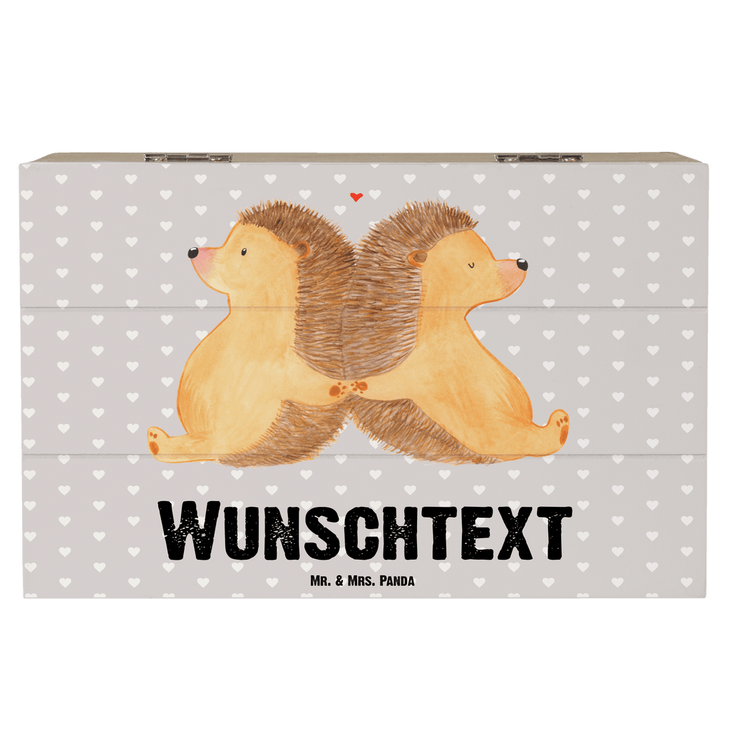 Personalisierte Holzkiste Igel händchenhaltend Holzkiste mit Namen, Kiste mit Namen, Schatzkiste mit Namen, Truhe mit Namen, Schatulle mit Namen, Erinnerungsbox mit Namen, Erinnerungskiste, mit Namen, Dekokiste mit Namen, Aufbewahrungsbox mit Namen, Holzkiste Personalisiert, Kiste Personalisiert, Schatzkiste Personalisiert, Truhe Personalisiert, Schatulle Personalisiert, Erinnerungsbox Personalisiert, Erinnerungskiste Personalisiert, Dekokiste Personalisiert, Aufbewahrungsbox Personalisiert, Geschenkbox personalisiert, GEschenkdose personalisiert, Liebe, Partner, Freund, Freundin, Ehemann, Ehefrau, Heiraten, Verlobung, Heiratsantrag, Liebesgeschenk, Jahrestag, Hocheitstag, Igel, Igelliebe, Hand in Hand, Liebesbeweis, große Liebe, Liebesbotschaft, Hochzeit, Lieblingsmensch, Gemeinsamkeit, Love, Geschenk für zwei