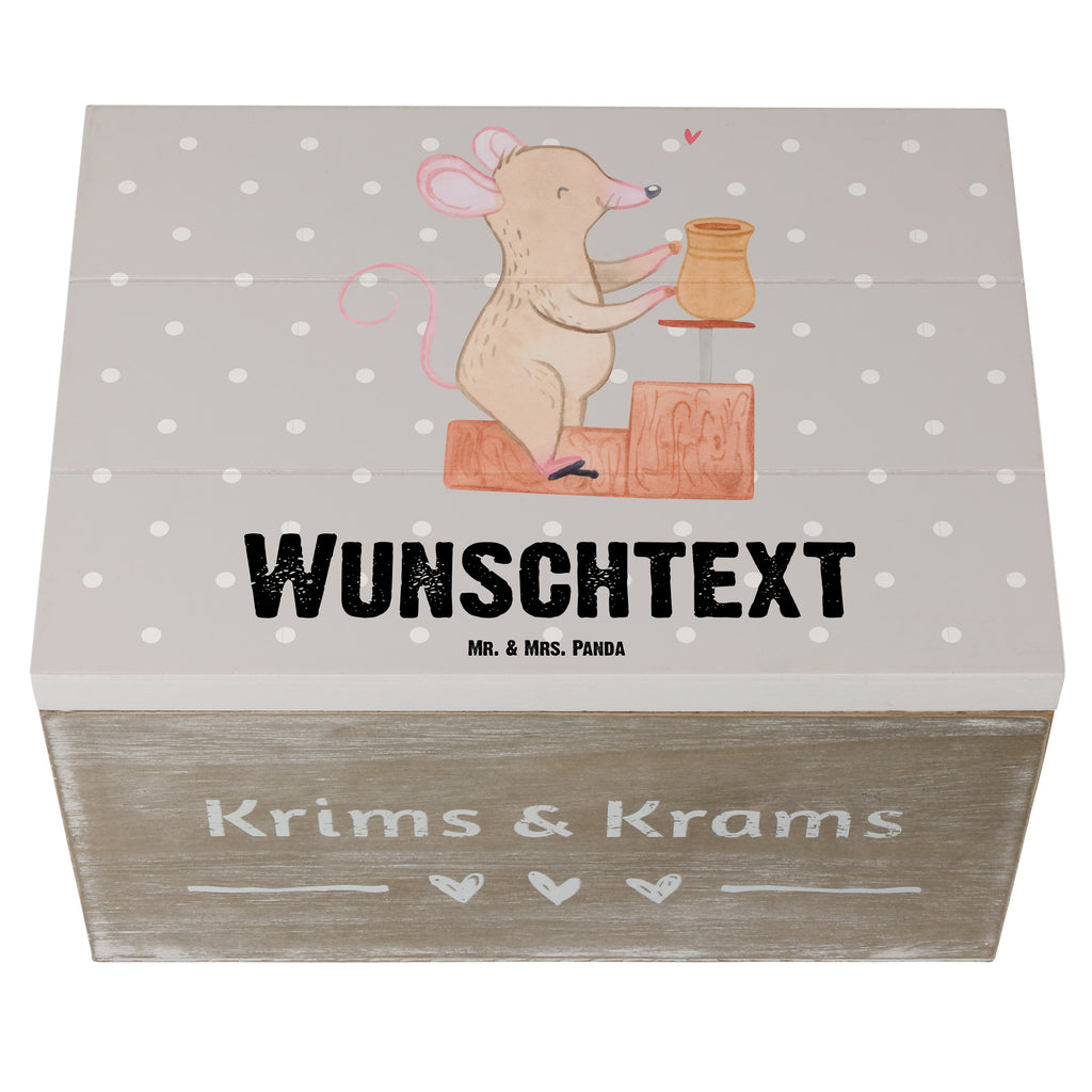 Personalisierte Holzkiste Maus Töpfern Tage Holzkiste mit Namen, Kiste mit Namen, Schatzkiste mit Namen, Truhe mit Namen, Schatulle mit Namen, Erinnerungsbox mit Namen, Erinnerungskiste, mit Namen, Dekokiste mit Namen, Aufbewahrungsbox mit Namen, Holzkiste Personalisiert, Kiste Personalisiert, Schatzkiste Personalisiert, Truhe Personalisiert, Schatulle Personalisiert, Erinnerungsbox Personalisiert, Erinnerungskiste Personalisiert, Dekokiste Personalisiert, Aufbewahrungsbox Personalisiert, Geschenkbox personalisiert, GEschenkdose personalisiert, Geschenk, Sport, Sportart, Hobby, Schenken, Danke, Dankeschön, Auszeichnung, Gewinn, Sportler, Töpfern, Töpferei, Töpferkurs