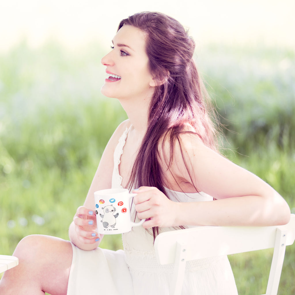 Tasse Social Media Manager mit Herz Tasse, Kaffeetasse, Teetasse, Becher, Kaffeebecher, Teebecher, Keramiktasse, Porzellantasse, Büro Tasse, Geschenk Tasse, Tasse Sprüche, Tasse Motive, Beruf, Ausbildung, Jubiläum, Abschied, Rente, Kollege, Kollegin, Geschenk, Schenken, Arbeitskollege, Mitarbeiter, Firma, Danke, Dankeschön