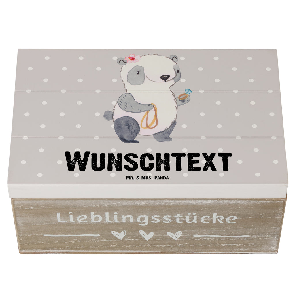 Personalisierte Holzkiste Goldschmiedin mit Herz Holzkiste mit Namen, Kiste mit Namen, Schatzkiste mit Namen, Truhe mit Namen, Schatulle mit Namen, Erinnerungsbox mit Namen, Erinnerungskiste, mit Namen, Dekokiste mit Namen, Aufbewahrungsbox mit Namen, Holzkiste Personalisiert, Kiste Personalisiert, Schatzkiste Personalisiert, Truhe Personalisiert, Schatulle Personalisiert, Erinnerungsbox Personalisiert, Erinnerungskiste Personalisiert, Dekokiste Personalisiert, Aufbewahrungsbox Personalisiert, Geschenkbox personalisiert, GEschenkdose personalisiert, Beruf, Ausbildung, Jubiläum, Abschied, Rente, Kollege, Kollegin, Geschenk, Schenken, Arbeitskollege, Mitarbeiter, Firma, Danke, Dankeschön, Juwelierin, Goldschmiedin, Schmiedin, Schmuckwarenhändlerin, Schmuckgeschäft, Eröffnung