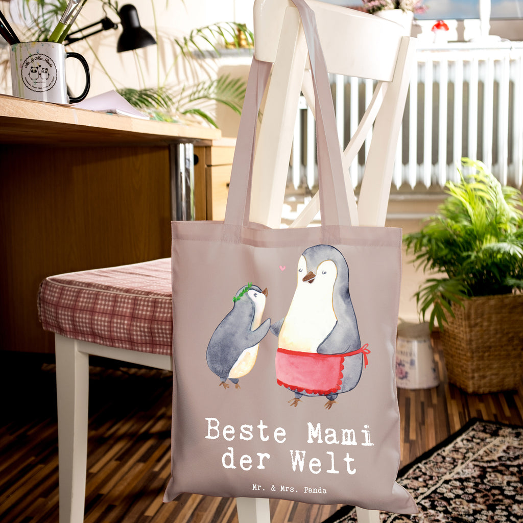 Tragetasche Pinguin Beste Mami der Welt Beuteltasche, Beutel, Einkaufstasche, Jutebeutel, Stoffbeutel, Tasche, Shopper, Umhängetasche, Strandtasche, Schultertasche, Stofftasche, Tragetasche, Badetasche, Jutetasche, Einkaufstüte, Laptoptasche, für, Dankeschön, Geschenk, Schenken, Geburtstag, Geburtstagsgeschenk, Geschenkidee, Danke, Bedanken, Mitbringsel, Freude machen, Geschenktipp, Mama, Mami, Mutter, Muttertag, Mutti, Ma, Tochter, Sohn, Beste Mama, Beste, Supermama