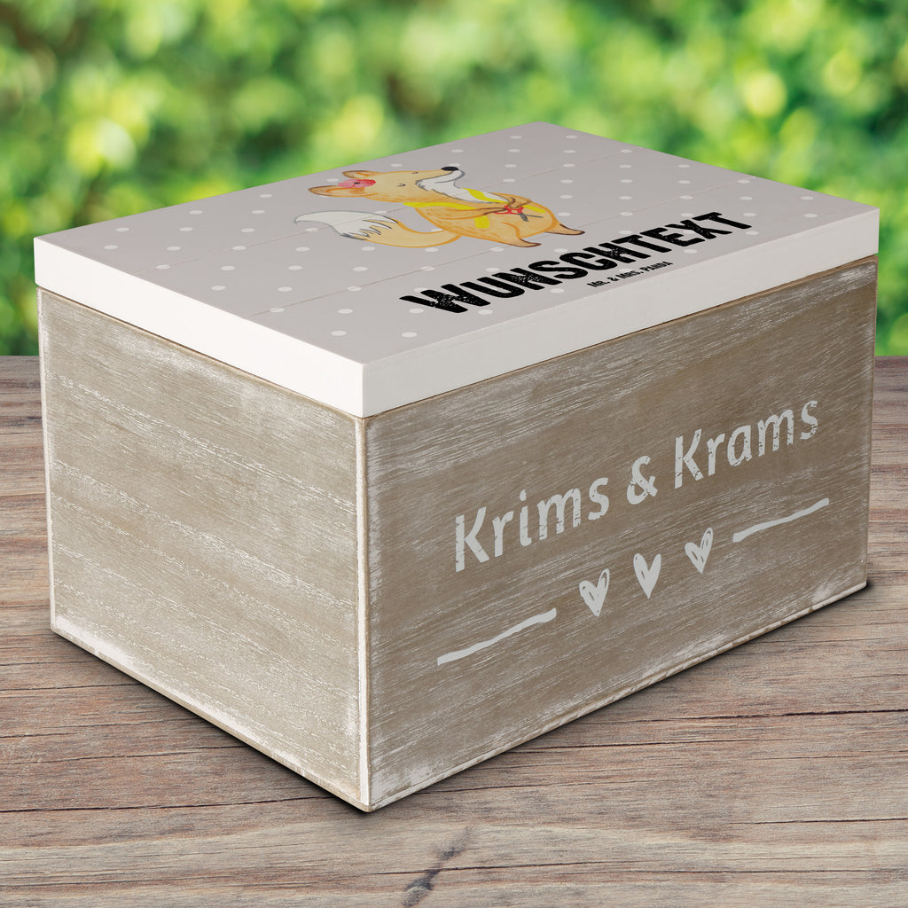 Personalisierte Holzkiste Schneiderin Herz Holzkiste mit Namen, Kiste mit Namen, Schatzkiste mit Namen, Truhe mit Namen, Schatulle mit Namen, Erinnerungsbox mit Namen, Erinnerungskiste, mit Namen, Dekokiste mit Namen, Aufbewahrungsbox mit Namen, Holzkiste Personalisiert, Kiste Personalisiert, Schatzkiste Personalisiert, Truhe Personalisiert, Schatulle Personalisiert, Erinnerungsbox Personalisiert, Erinnerungskiste Personalisiert, Dekokiste Personalisiert, Aufbewahrungsbox Personalisiert, Geschenkbox personalisiert, GEschenkdose personalisiert, Beruf, Ausbildung, Jubiläum, Abschied, Rente, Kollege, Kollegin, Geschenk, Schenken, Arbeitskollege, Mitarbeiter, Firma, Danke, Dankeschön