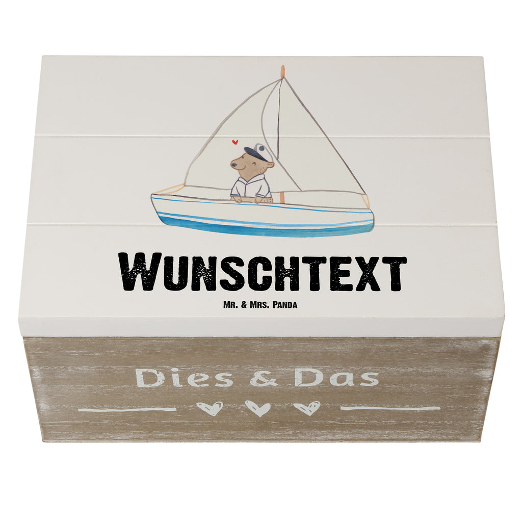 Personalisierte Holzkiste Bär Segeln Holzkiste mit Namen, Kiste mit Namen, Schatzkiste mit Namen, Truhe mit Namen, Schatulle mit Namen, Erinnerungsbox mit Namen, Erinnerungskiste, mit Namen, Dekokiste mit Namen, Aufbewahrungsbox mit Namen, Holzkiste Personalisiert, Kiste Personalisiert, Schatzkiste Personalisiert, Truhe Personalisiert, Schatulle Personalisiert, Erinnerungsbox Personalisiert, Erinnerungskiste Personalisiert, Dekokiste Personalisiert, Aufbewahrungsbox Personalisiert, Geschenkbox personalisiert, GEschenkdose personalisiert, Geschenk, Sport, Sportart, Hobby, Schenken, Danke, Dankeschön, Auszeichnung, Gewinn, Sportler, segeln, Segeltörn, Segelboot, Segelschule, Yachtclub