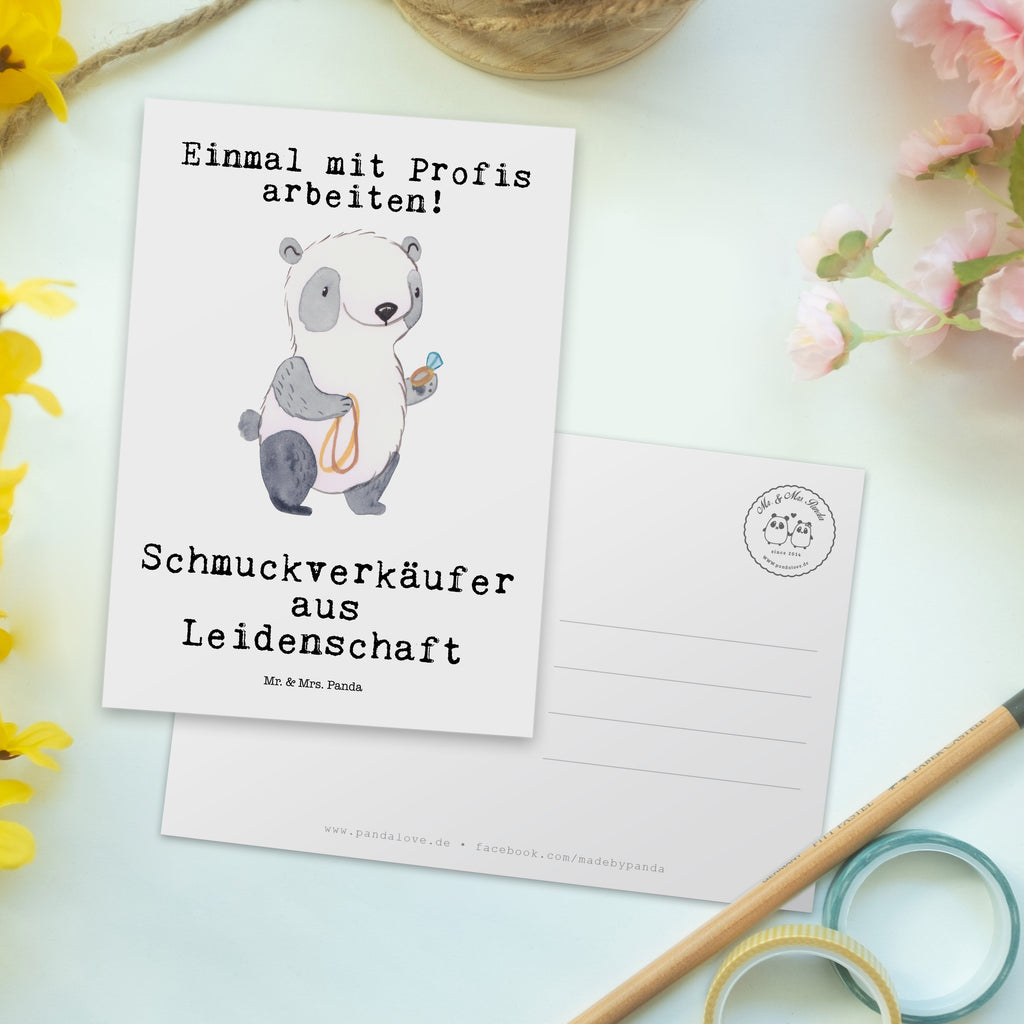 Postkarte Schmuckverkäufer aus Leidenschaft Postkarte, Karte, Geschenkkarte, Grußkarte, Einladung, Ansichtskarte, Geburtstagskarte, Einladungskarte, Dankeskarte, Ansichtskarten, Einladung Geburtstag, Einladungskarten Geburtstag, Beruf, Ausbildung, Jubiläum, Abschied, Rente, Kollege, Kollegin, Geschenk, Schenken, Arbeitskollege, Mitarbeiter, Firma, Danke, Dankeschön, Schmuckverkäufer, Juwelier, Goldschmied, Schmied, Schmuckwarenhändler, Schmuckgeschäft, Eröffnung