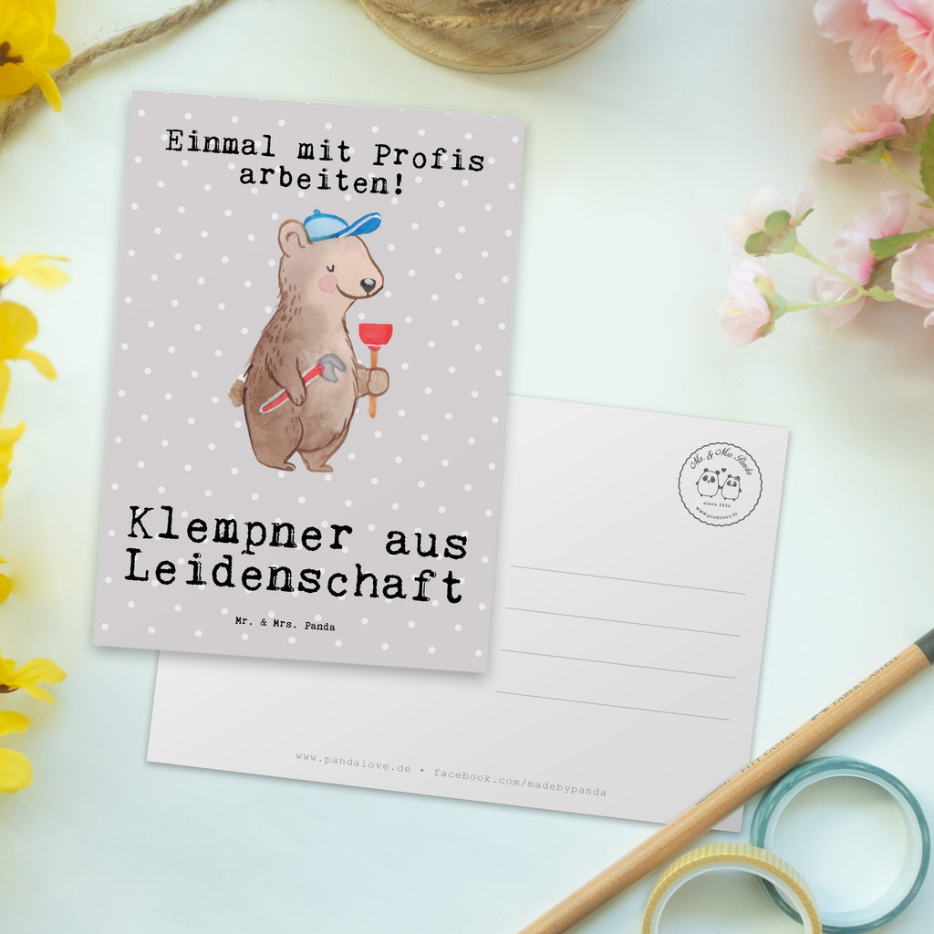 Postkarte Klempner aus Leidenschaft Postkarte, Karte, Geschenkkarte, Grußkarte, Einladung, Ansichtskarte, Geburtstagskarte, Einladungskarte, Dankeskarte, Ansichtskarten, Einladung Geburtstag, Einladungskarten Geburtstag, Beruf, Ausbildung, Jubiläum, Abschied, Rente, Kollege, Kollegin, Geschenk, Schenken, Arbeitskollege, Mitarbeiter, Firma, Danke, Dankeschön, Klempner, Handwerker, Installateur, Meister, Gesellenprüfung, Fachbetrieb, Bauklempner, Sanitärinstallationen