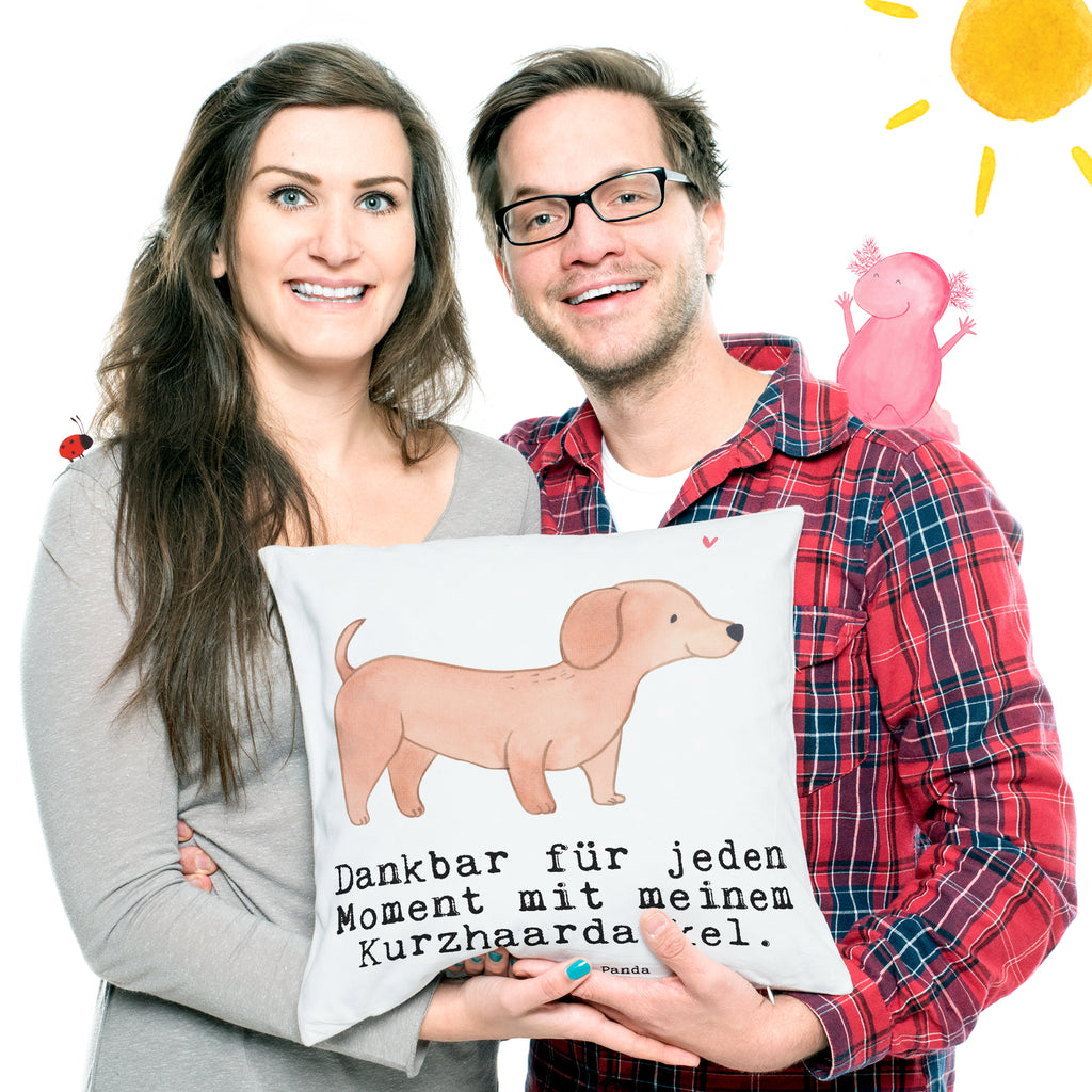 40x40 Kissen Dackel Kurzhaardackel Moment Kissenhülle, Kopfkissen, Sofakissen, Dekokissen, Motivkissen, Hund, Hunderasse, Rassehund, Hundebesitzer, Geschenk, Tierfreund, Schenken, Welpe, Teckel, Dachshund, Kurzhaardackel