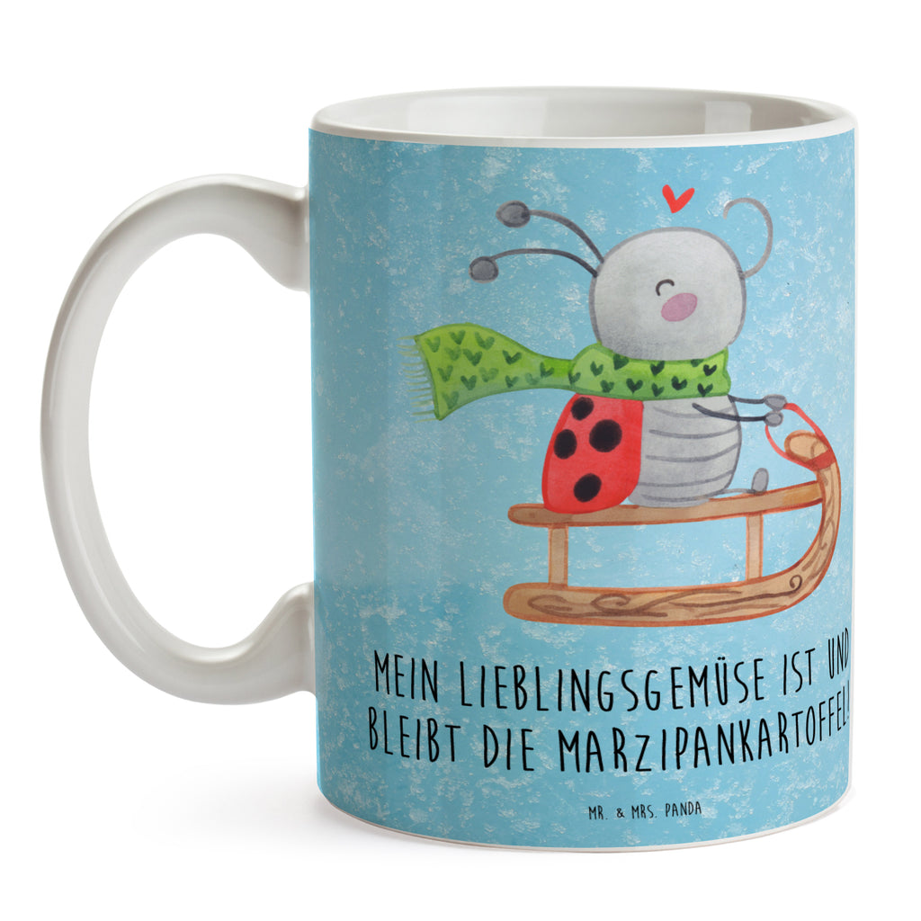 Tasse Smörle Rodeln Tasse, Kaffeetasse, Teetasse, Becher, Kaffeebecher, Teebecher, Keramiktasse, Porzellantasse, Büro Tasse, Geschenk Tasse, Tasse Sprüche, Tasse Motive, Kaffeetassen, Tasse bedrucken, Designer Tasse, Cappuccino Tassen, Schöne Teetassen, Winter, Weihnachten, Weihnachtsdeko, Nikolaus, Advent, Heiligabend, Wintermotiv, Schlittenfahren, Smörle, Marzipan