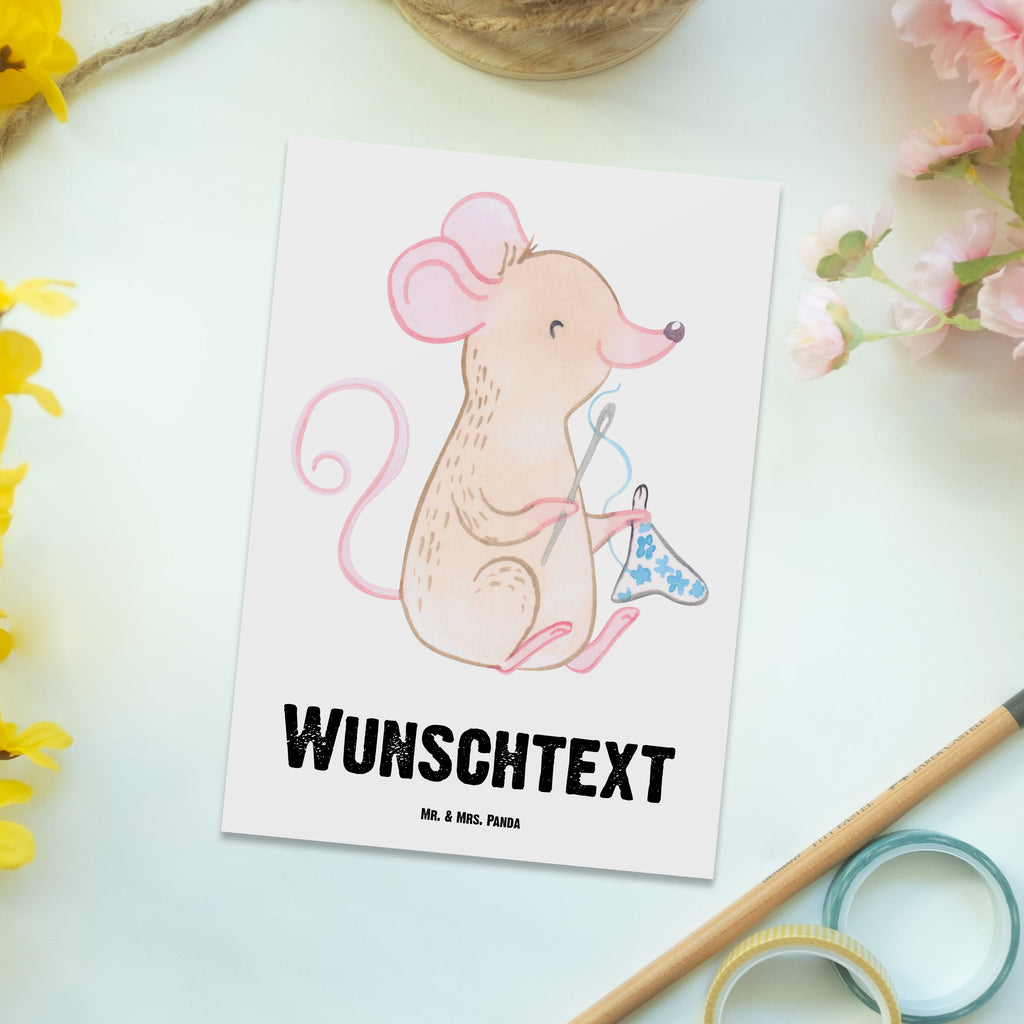 Personalisierte Postkarte Maus Nähen Postkarte mit Namen, Postkarte bedrucken, Postkarte mit Wunschtext, Postkarte personalisierbar, Geschenkkarte mit Namen, Grußkarte mit Namen, Karte mit Namen, Einladung mit Namen, Ansichtskarte mit Namen, Geschenkkarte mit Wunschtext, Grußkarte mit Wunschtext, Karte mit Wunschtext, Einladung mit Wunschtext, Ansichtskarte mit Wunschtext, Geschenk, Sport, Sportart, Hobby, Schenken, Danke, Dankeschön, Auszeichnung, Gewinn, Sportler, Nähen, kreatives Hobby, Nähkurs, Nähmaschine, DIY