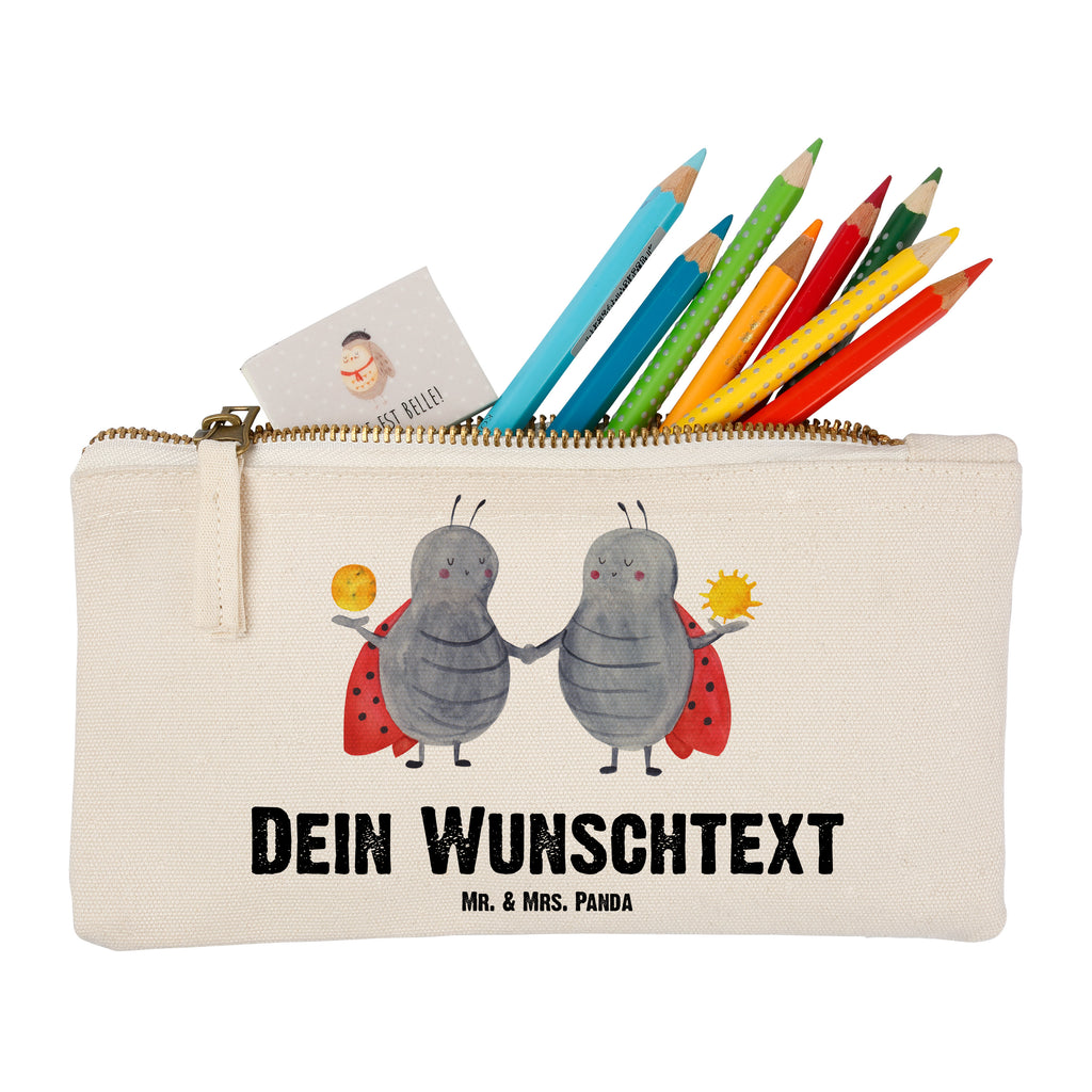 Personalisierte Schminktasche Sternzeichen Zwilling Personalisierte Schminktasche, Personalisierte Kosmetiktasche, Personalisierter Kosmetikbeutel, Personalisiertes Stiftemäppchen, Personalisiertes Etui, Personalisierte Federmappe, Personalisierte Makeup Bag, Personalisiertes Schminketui, Personalisiertes Kosmetiketui, Personalisiertes Schlamperetui, Schminktasche mit Namen, Kosmetiktasche mit Namen, Kosmetikbeutel mit Namen, Stiftemäppchen mit Namen, Etui mit Namen, Federmappe mit Namen, Makeup Bg mit Namen, Schminketui mit Namen, Kosmetiketui mit Namen, Schlamperetui mit Namen, Schminktasche personalisieren, Schminktasche bedrucken, Schminktasche selbst gestalten, Tierkreiszeichen, Sternzeichen, Horoskop, Astrologie, Aszendent, Zwillinge, Zwilling Geschenk, Zwilling Sternzeichen, Geburtstag Mai, Geschenk Mai, Geschenk Juni, Marienkäfer, Glückskäfer, Zwillingsbruder, Zwillingsschwester