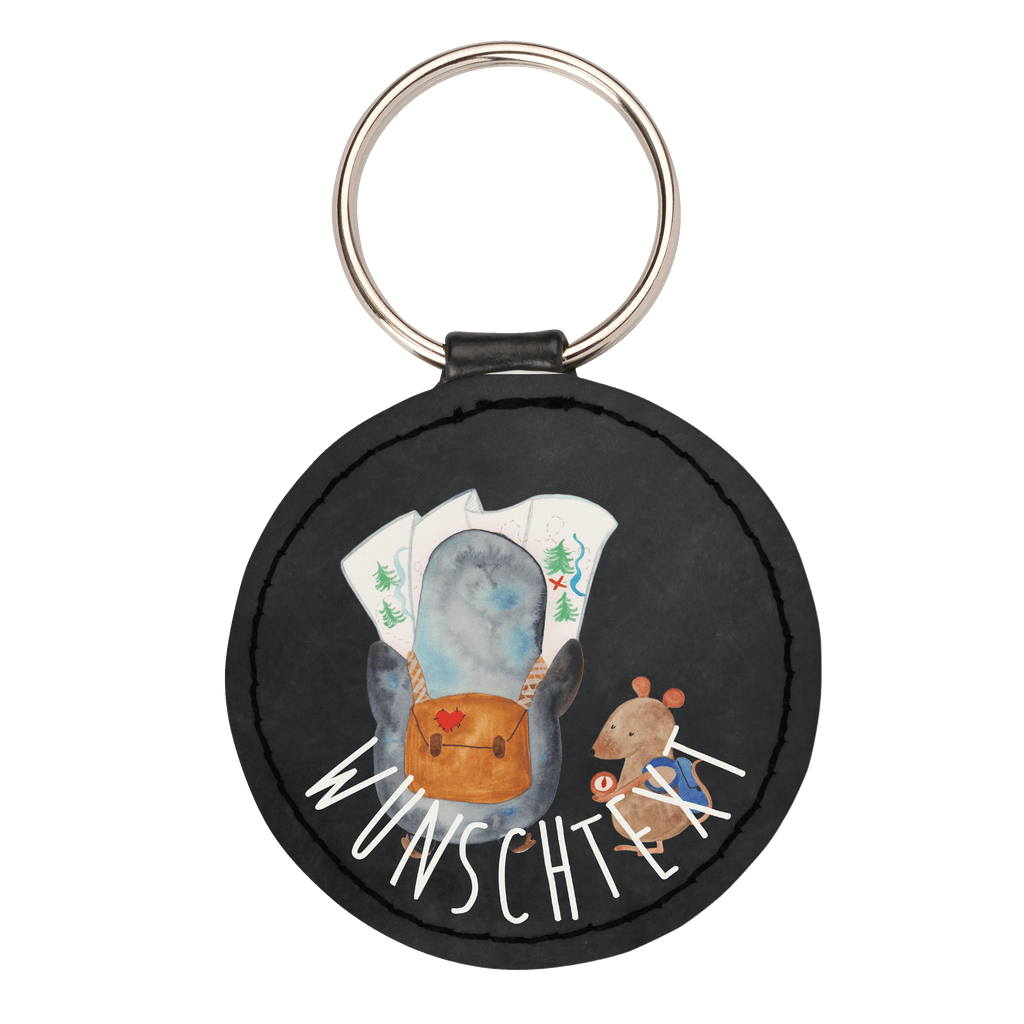 Personalisierter Schlüsselanhänger Pinguin & Maus Wanderer Personalisierter Schlüsselanhänger, Personalisierter Anhänger, Personalisierter Taschenanhänger, Personalisierter Glücksbringer, Personalisierter Schutzengel, Schlüsselanhänger mit Namen, Anhänger mit Namen, Glücksbringer mit Namen, Schlüsselanhänger Wunschtext, Schlüsselanhänger selbst gestalten, Pinguin, Pinguine, Abenteurer, Abenteuer, Roadtrip, Ausflug, Wanderlust, wandern