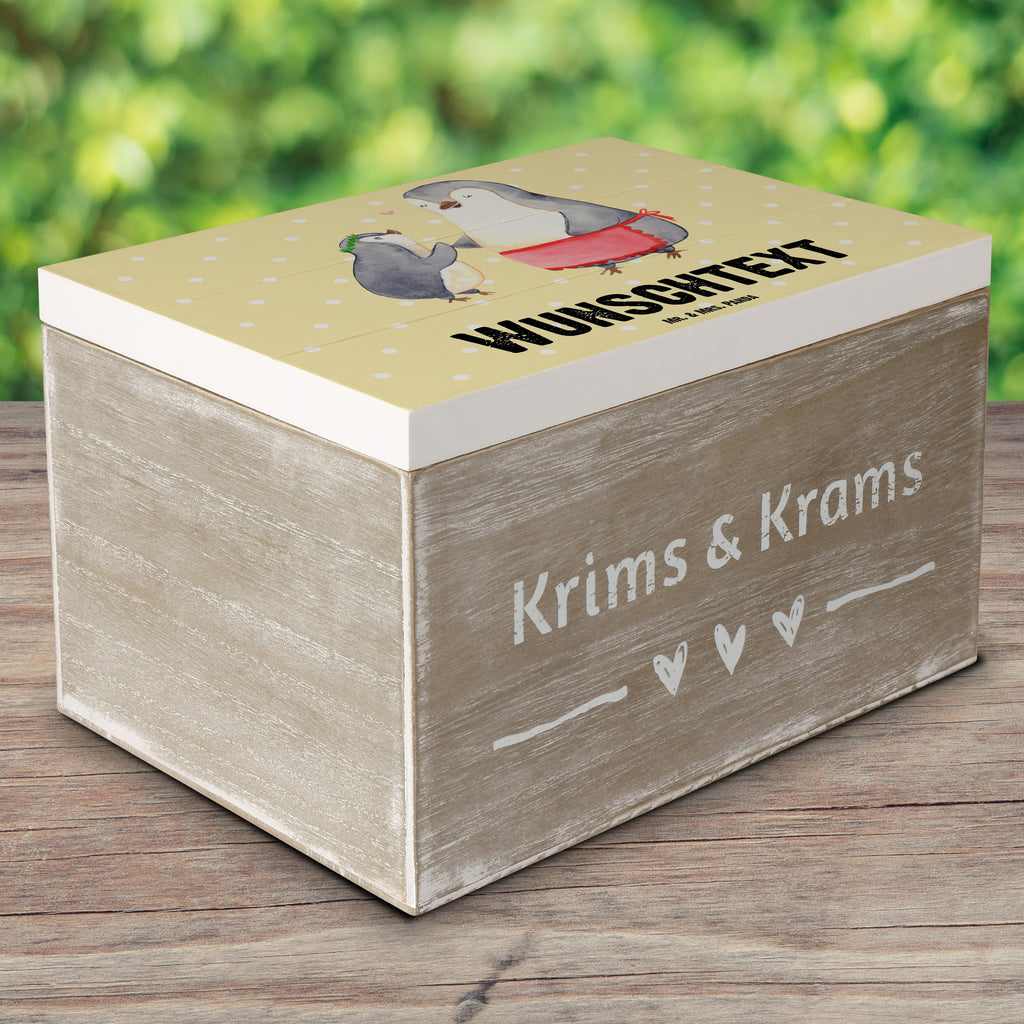 Personalisierte Holzkiste Pinguin mit Kind Holzkiste mit Namen, Kiste mit Namen, Schatzkiste mit Namen, Truhe mit Namen, Schatulle mit Namen, Erinnerungsbox mit Namen, Erinnerungskiste, mit Namen, Dekokiste mit Namen, Aufbewahrungsbox mit Namen, Holzkiste Personalisiert, Kiste Personalisiert, Schatzkiste Personalisiert, Truhe Personalisiert, Schatulle Personalisiert, Erinnerungsbox Personalisiert, Erinnerungskiste Personalisiert, Dekokiste Personalisiert, Aufbewahrungsbox Personalisiert, Geschenkbox personalisiert, GEschenkdose personalisiert, Familie, Vatertag, Muttertag, Bruder, Schwester, Mama, Papa, Oma, Opa, Geschenk, Mami, Mutti, Mutter, Geburststag