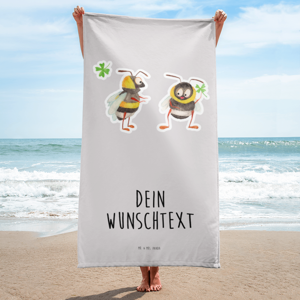 Handtuch mit Namen Bienen Paar Personalisiertes Badehandtuch, Handtuch personalisiert, Handtuch mit Namen, Badetuch personalisiert, Handtuch bedrucken, Saunatuch mit Namen, Handtuch Geschenk, Liebe, Partner, Freund, Freundin, Ehemann, Ehefrau, Heiraten, Verlobung, Heiratsantrag, Liebesgeschenk, Jahrestag, Hocheitstag, Valentinstag, Geschenk für Frauen, Hochzeitstag, Mitbringsel, Geschenk für Freundin, Geschenk für Partner, Liebesbeweis, für Männer, für Ehemann, Schildkröten, verliebte Schildkröten