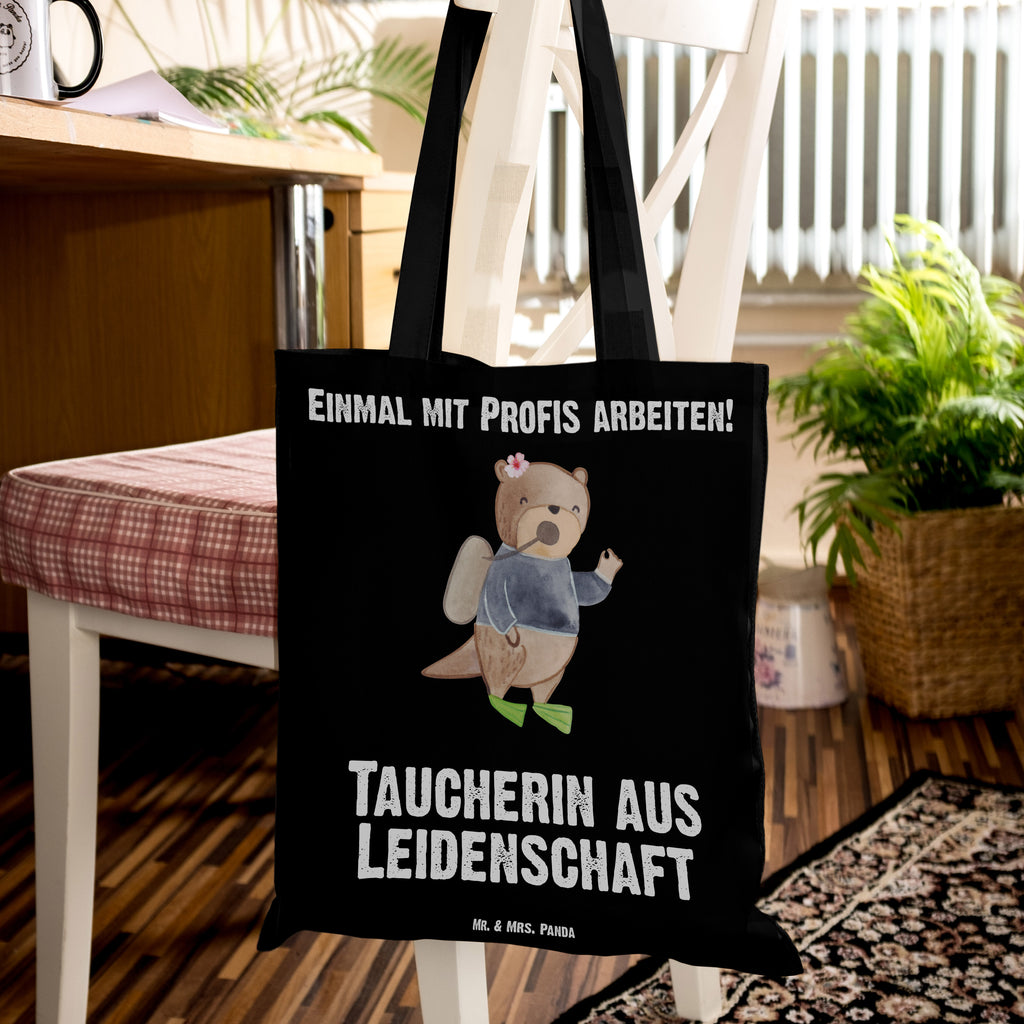 Tragetasche Taucherin aus Leidenschaft Beuteltasche, Beutel, Einkaufstasche, Jutebeutel, Stoffbeutel, Tasche, Shopper, Umhängetasche, Strandtasche, Schultertasche, Stofftasche, Tragetasche, Badetasche, Jutetasche, Einkaufstüte, Laptoptasche, Beruf, Ausbildung, Jubiläum, Abschied, Rente, Kollege, Kollegin, Geschenk, Schenken, Arbeitskollege, Mitarbeiter, Firma, Danke, Dankeschön