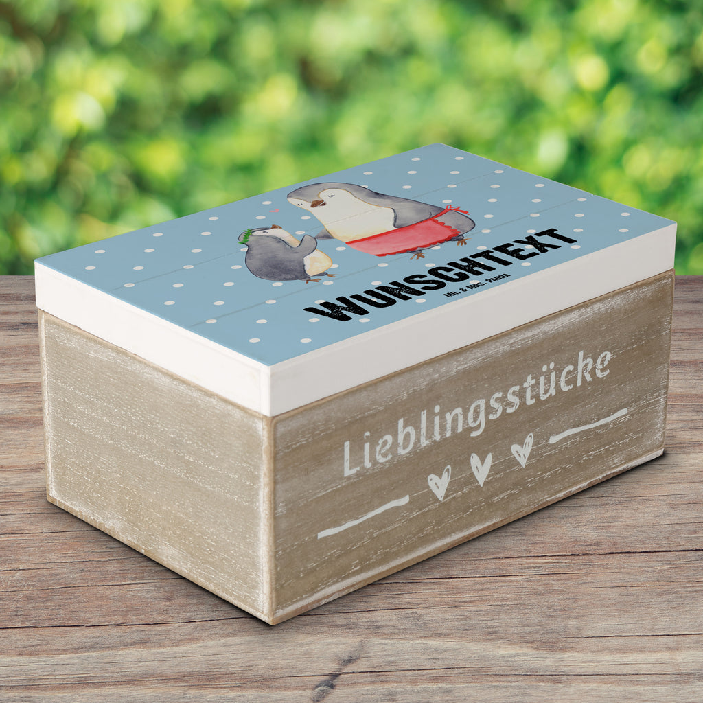 Personalisierte Holzkiste Pinguin mit Kind Holzkiste mit Namen, Kiste mit Namen, Schatzkiste mit Namen, Truhe mit Namen, Schatulle mit Namen, Erinnerungsbox mit Namen, Erinnerungskiste, mit Namen, Dekokiste mit Namen, Aufbewahrungsbox mit Namen, Holzkiste Personalisiert, Kiste Personalisiert, Schatzkiste Personalisiert, Truhe Personalisiert, Schatulle Personalisiert, Erinnerungsbox Personalisiert, Erinnerungskiste Personalisiert, Dekokiste Personalisiert, Aufbewahrungsbox Personalisiert, Geschenkbox personalisiert, GEschenkdose personalisiert, Familie, Vatertag, Muttertag, Bruder, Schwester, Mama, Papa, Oma, Opa, Geschenk, Mami, Mutti, Mutter, Geburststag