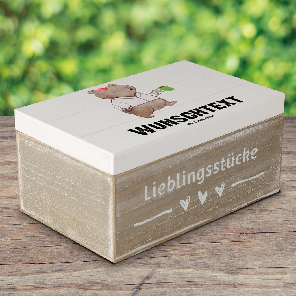 Personalisierte Holzkiste Beamtin Herz Holzkiste mit Namen, Kiste mit Namen, Schatzkiste mit Namen, Truhe mit Namen, Schatulle mit Namen, Erinnerungsbox mit Namen, Erinnerungskiste, mit Namen, Dekokiste mit Namen, Aufbewahrungsbox mit Namen, Holzkiste Personalisiert, Kiste Personalisiert, Schatzkiste Personalisiert, Truhe Personalisiert, Schatulle Personalisiert, Erinnerungsbox Personalisiert, Erinnerungskiste Personalisiert, Dekokiste Personalisiert, Aufbewahrungsbox Personalisiert, Geschenkbox personalisiert, GEschenkdose personalisiert, Beruf, Ausbildung, Jubiläum, Abschied, Rente, Kollege, Kollegin, Geschenk, Schenken, Arbeitskollege, Mitarbeiter, Firma, Danke, Dankeschön, Beamte, Verbeamtung, Beamtentum, öffentlicher Dienst, Studium, Amt