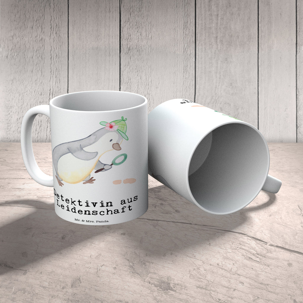 Tasse Detektivin aus Leidenschaft Tasse, Kaffeetasse, Teetasse, Becher, Kaffeebecher, Teebecher, Keramiktasse, Porzellantasse, Büro Tasse, Geschenk Tasse, Tasse Sprüche, Tasse Motive, Kaffeetassen, Tasse bedrucken, Designer Tasse, Cappuccino Tassen, Schöne Teetassen, Beruf, Ausbildung, Jubiläum, Abschied, Rente, Kollege, Kollegin, Geschenk, Schenken, Arbeitskollege, Mitarbeiter, Firma, Danke, Dankeschön, Detektivin, Ermittlerin, Agentin, Privatdetektei, Berufsdetektivin, Wirtschaftsdetektei, Detektivausbildung, Spurensuche