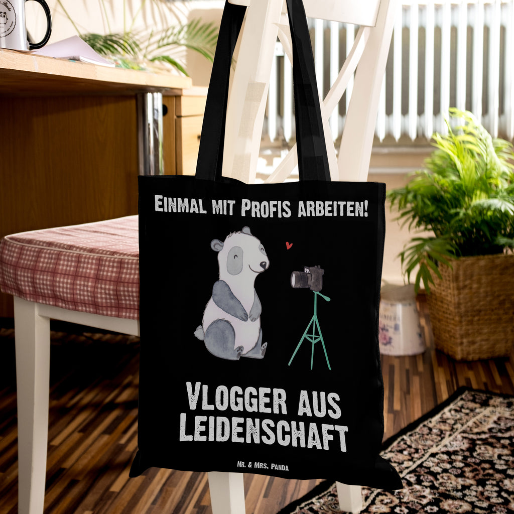 Tragetasche Vlogger aus Leidenschaft Beuteltasche, Beutel, Einkaufstasche, Jutebeutel, Stoffbeutel, Tasche, Shopper, Umhängetasche, Strandtasche, Schultertasche, Stofftasche, Tragetasche, Badetasche, Jutetasche, Einkaufstüte, Laptoptasche, Beruf, Ausbildung, Jubiläum, Abschied, Rente, Kollege, Kollegin, Geschenk, Schenken, Arbeitskollege, Mitarbeiter, Firma, Danke, Dankeschön