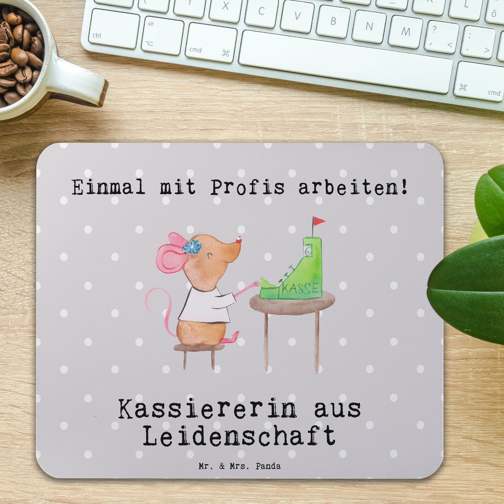 Mauspad Kassiererin aus Leidenschaft Mousepad, Computer zubehör, Büroausstattung, PC Zubehör, Arbeitszimmer, Mauspad, Einzigartiges Mauspad, Designer Mauspad, Mausunterlage, Mauspad Büro, Beruf, Ausbildung, Jubiläum, Abschied, Rente, Kollege, Kollegin, Geschenk, Schenken, Arbeitskollege, Mitarbeiter, Firma, Danke, Dankeschön, Kassiererin, Kassenwartin, Mitarbeiterin Kasse