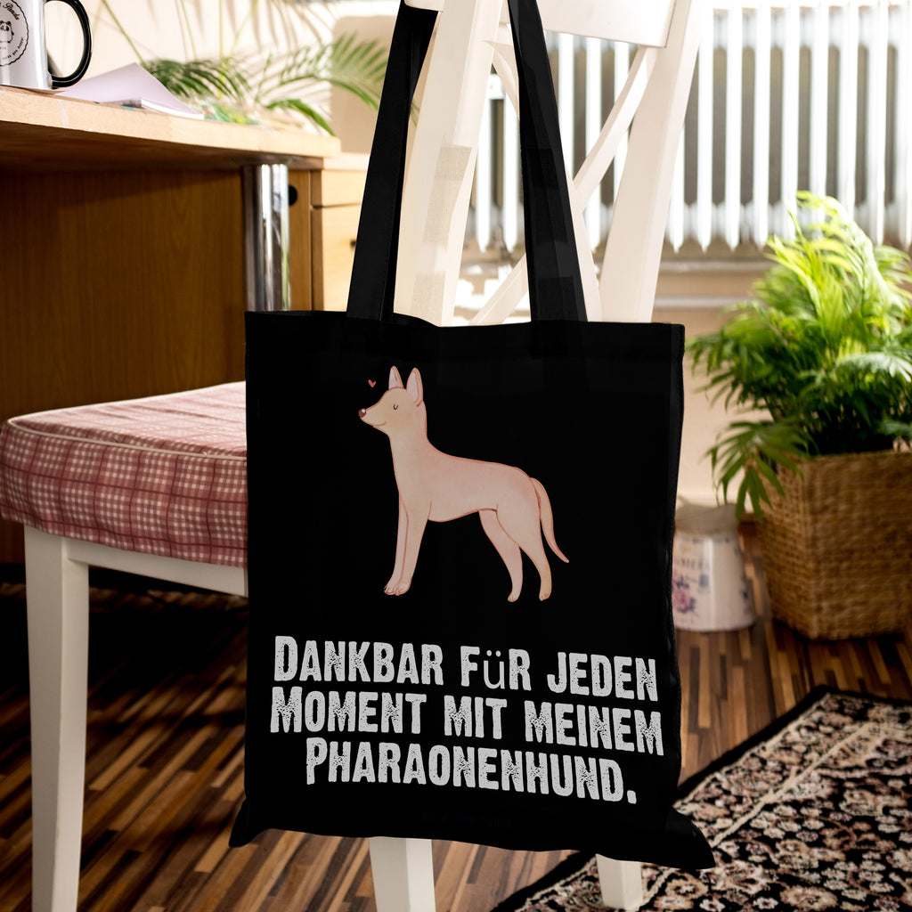 Tragetasche Pharaonenhund Moment Beuteltasche, Beutel, Einkaufstasche, Jutebeutel, Stoffbeutel, Tasche, Shopper, Umhängetasche, Strandtasche, Schultertasche, Stofftasche, Tragetasche, Badetasche, Jutetasche, Einkaufstüte, Laptoptasche, Hund, Hunderasse, Rassehund, Hundebesitzer, Geschenk, Tierfreund, Schenken, Welpe, Pharaonenhund, Pharaoh Hound, Kelb tal-Fenek