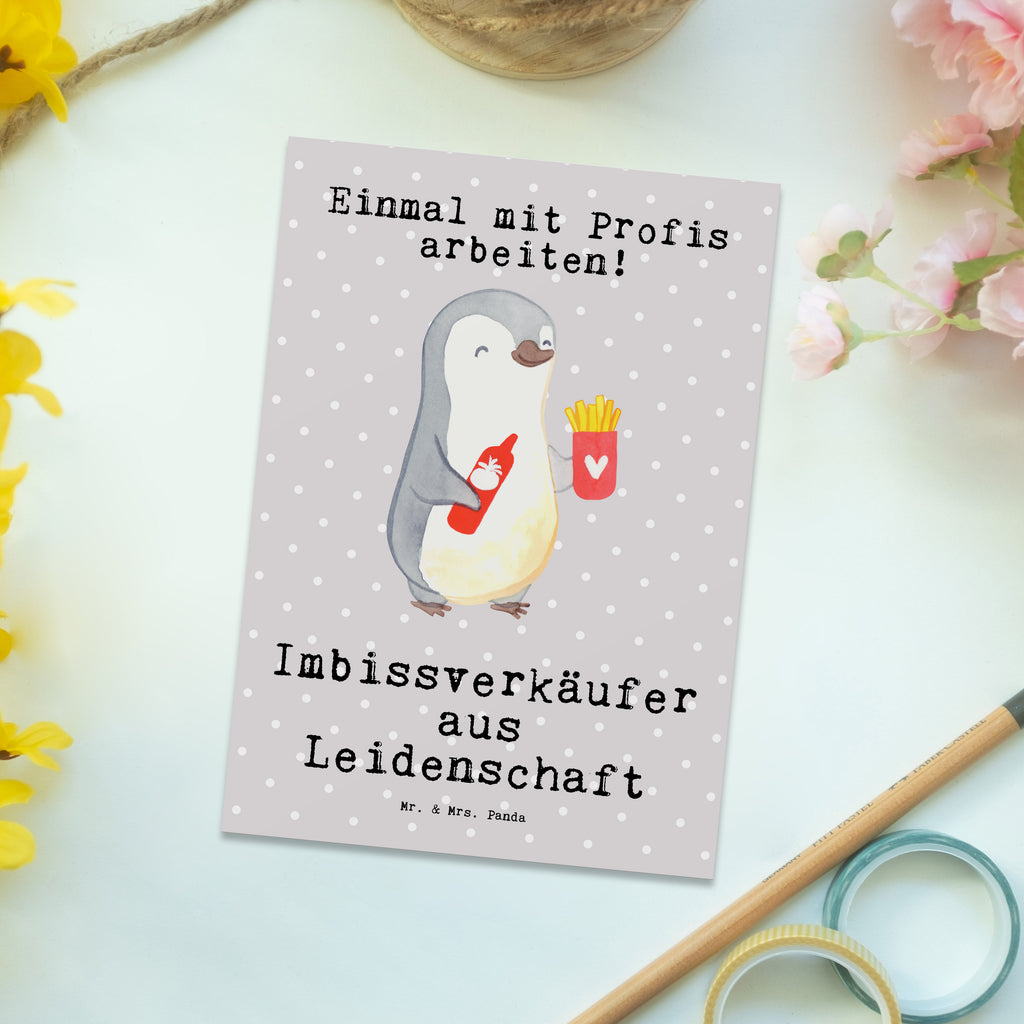 Postkarte Imbissverkäufer aus Leidenschaft Postkarte, Karte, Geschenkkarte, Grußkarte, Einladung, Ansichtskarte, Geburtstagskarte, Einladungskarte, Dankeskarte, Ansichtskarten, Einladung Geburtstag, Einladungskarten Geburtstag, Beruf, Ausbildung, Jubiläum, Abschied, Rente, Kollege, Kollegin, Geschenk, Schenken, Arbeitskollege, Mitarbeiter, Firma, Danke, Dankeschön, Imbissbesitzer, Imbissverkäufer, Pommesverkäufer, Pommesliebe