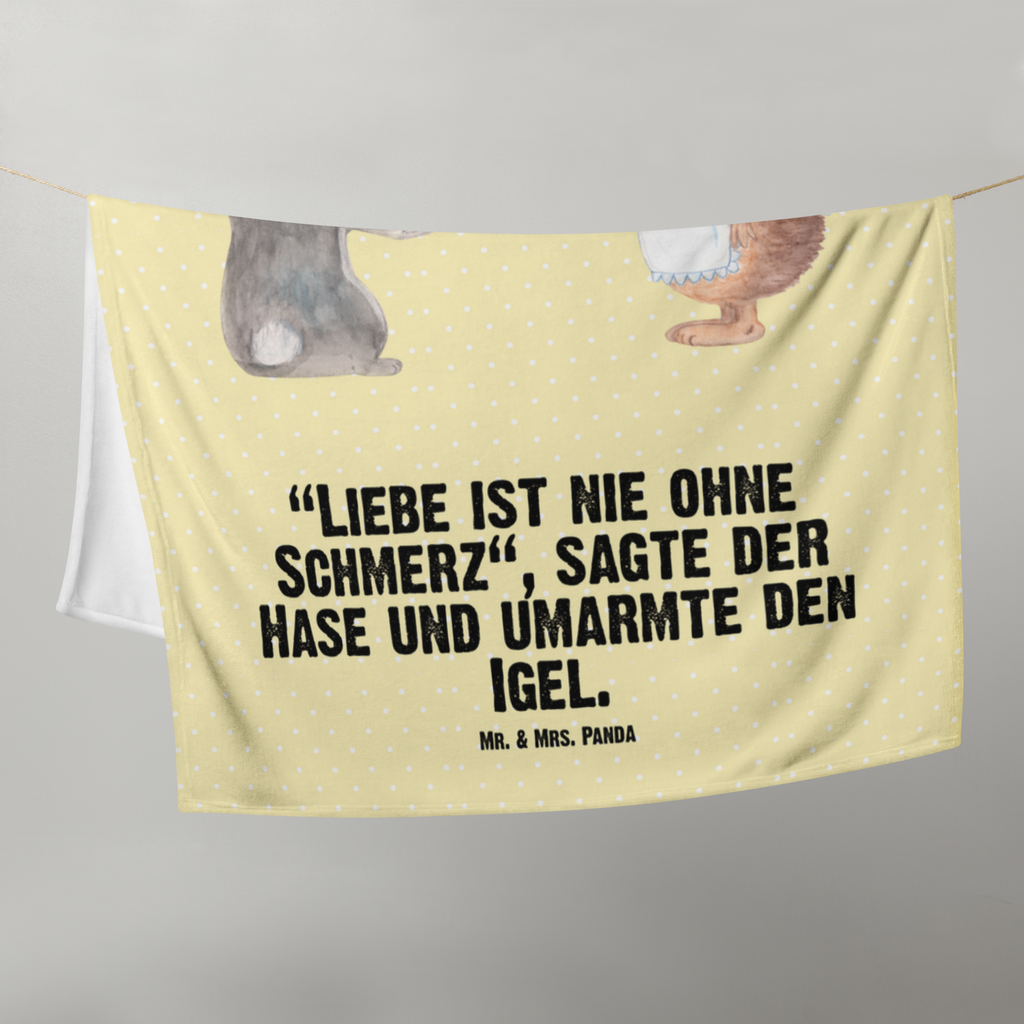 Babydecke Liebe ist nie ohne Schmerz Babydecke, Babygeschenk, Geschenk Geburt, Babyecke Kuscheldecke, Krabbeldecke, Tiermotive, Gute Laune, lustige Sprüche, Tiere, Igel und Hase, Igel, Hase, Liebe Spruch, Liebeskummer Geschenk, Herzschmerz, Trösten, Trennungsschmerz, Spruch romantisch